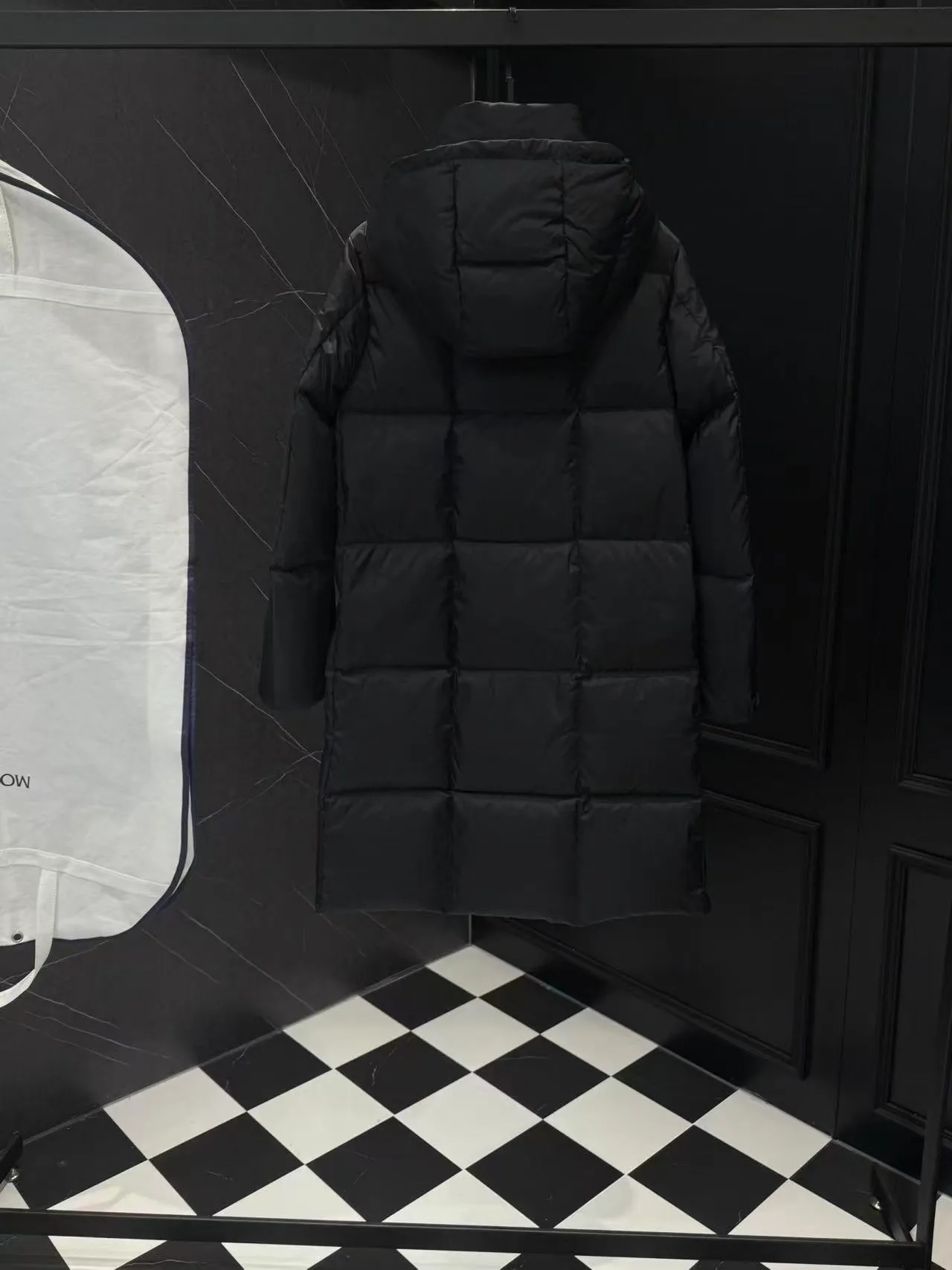 P1080 90 white goose down ✨25Moncler Litte white and black hooded long women's style Size: 1234 Color: black white