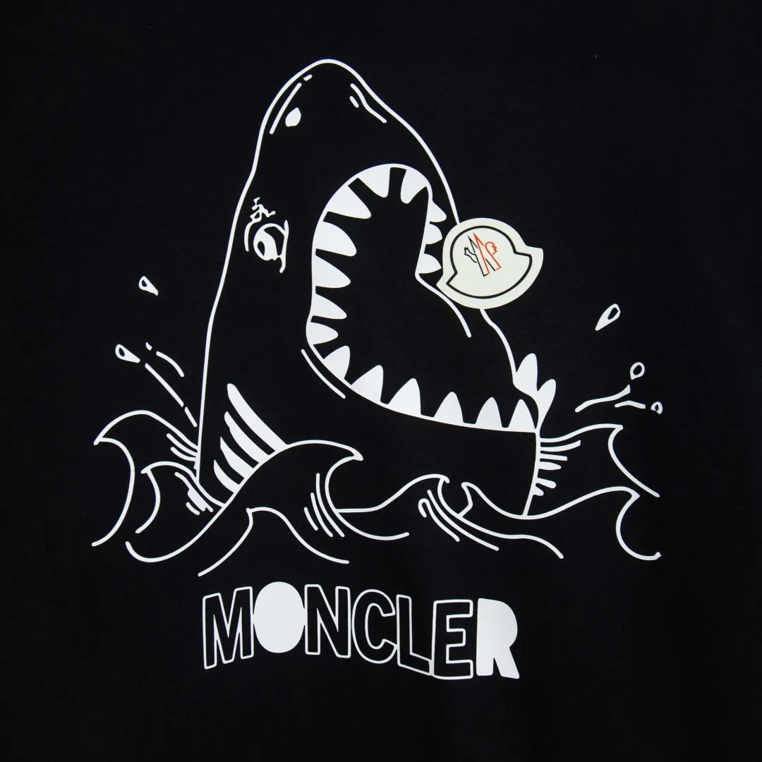 P190 💰 zp version [exclusive supply] MONCLER/muzzled 300g round neck short-sleeved T-shirt brand classic shark🦈 letter LOGO embossed technology official synchronization high version high quality fashion personality versatile trend pure original quality original fabric hangtag collar label washed wheat three standard complete color: black. white. Size: S M L XL XXL No.: WS10023