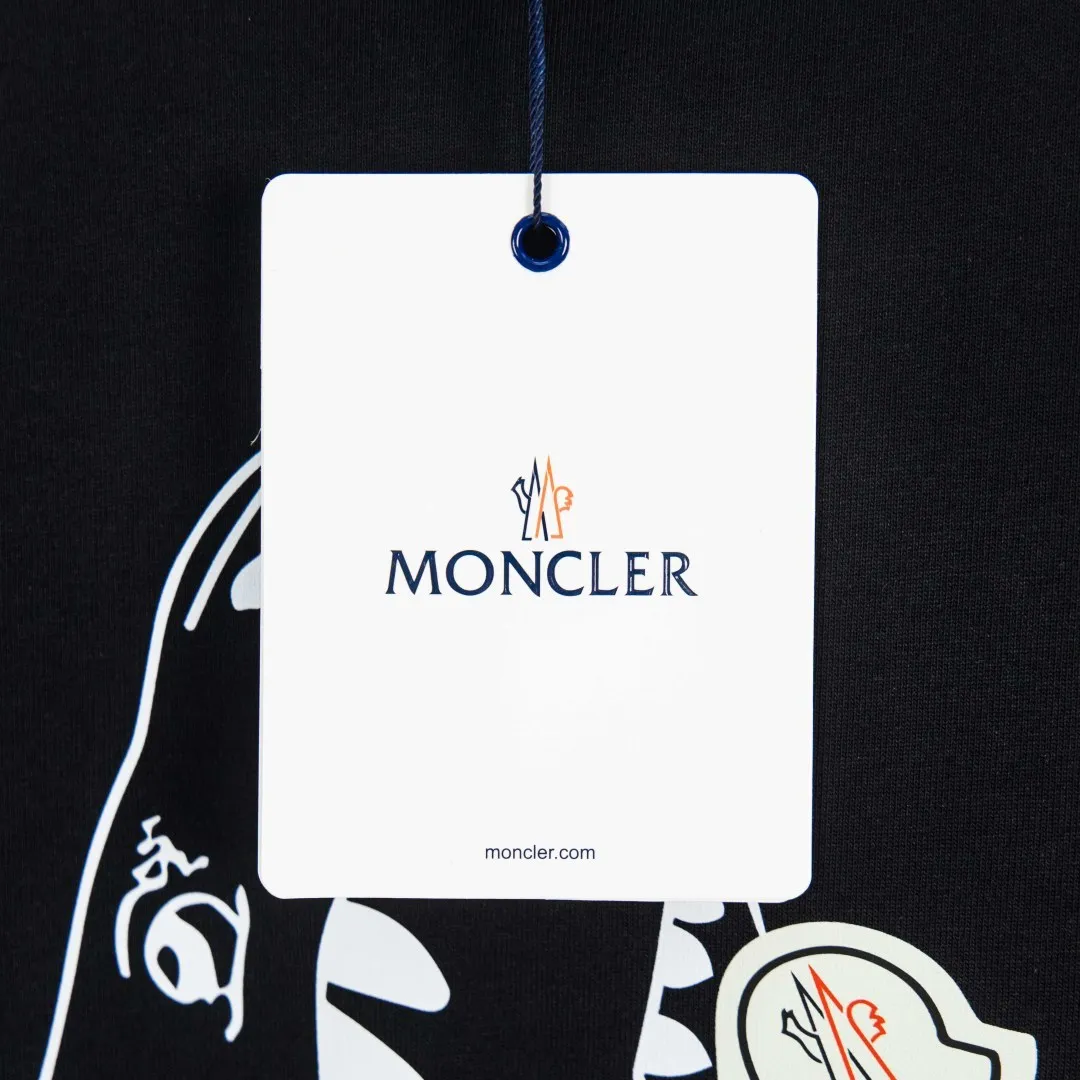 P190 💰 zp version [exclusive supply] MONCLER/muzzled 300g round neck short-sleeved T-shirt brand classic shark🦈 letter LOGO embossed technology official synchronization high version high quality fashion personality versatile trend pure original quality original fabric hangtag collar label washed wheat three standard complete color: black. white. Size: S M L XL XXL No.: WS10023