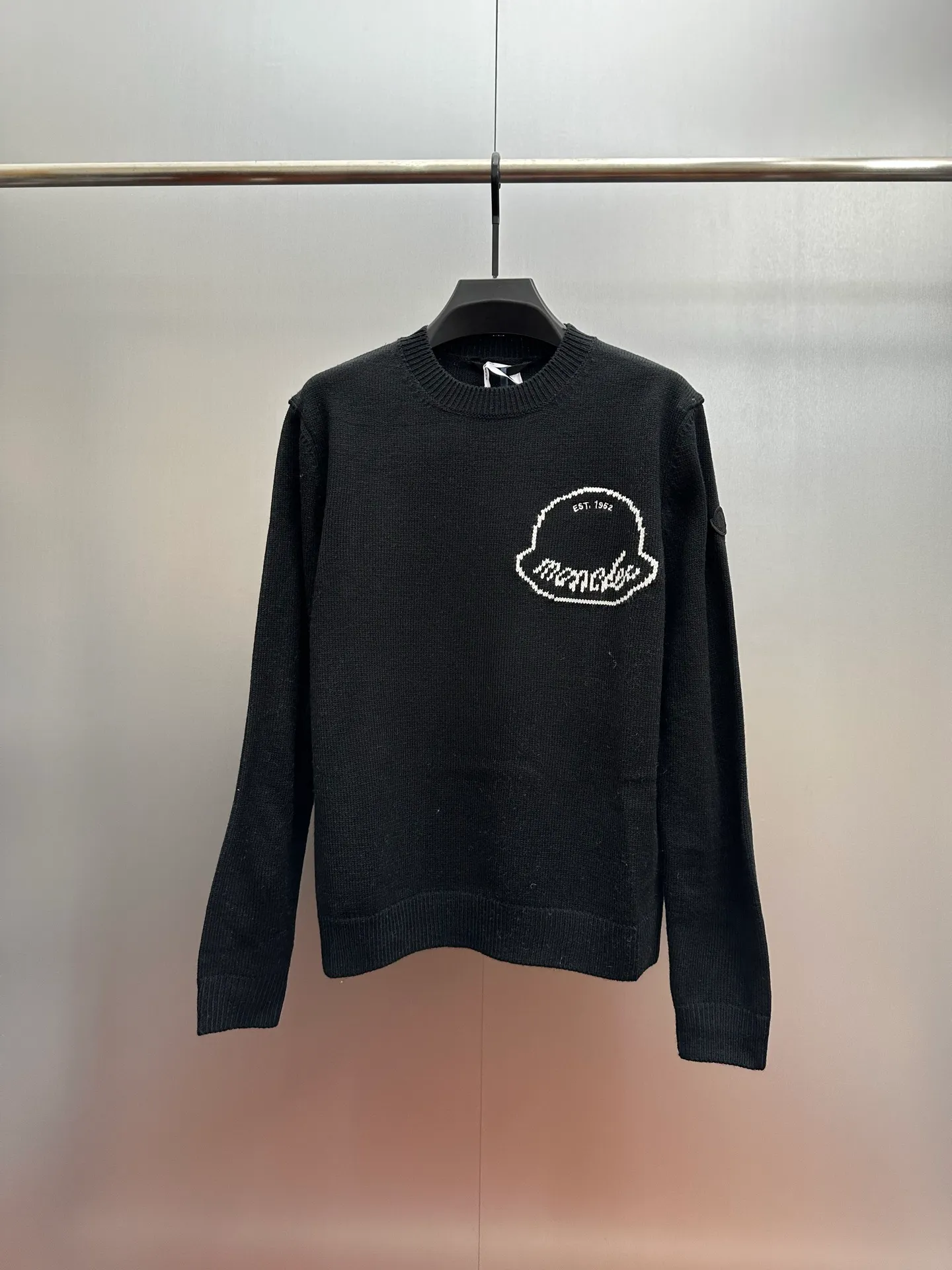 P450 💰MONCLER embroidered logo round neck long-sleeved sweater, genuine product purchased and developed by 3773, 35% wool double-ply blended wool, using Japanese imported loom (silver flute) seven needles, wool enzyme washing, wool jacquard, customized 1:1 chapter, customized 1:1 trademark, fitted version size: S M L XL
