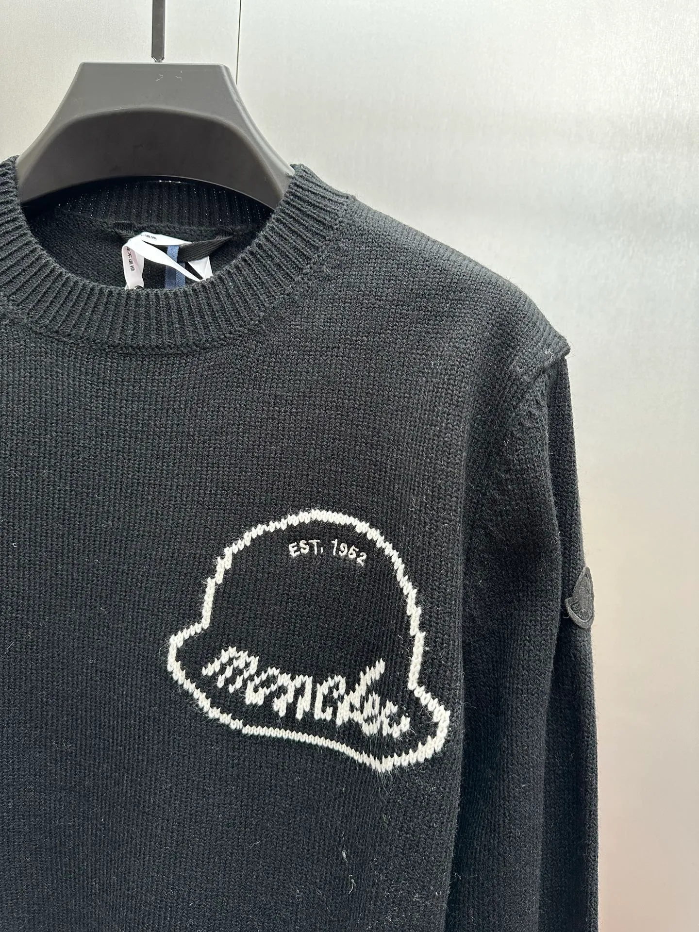 P450 💰MONCLER embroidered logo round neck long-sleeved sweater, genuine product purchased and developed by 3773, 35% wool double-ply blended wool, using Japanese imported loom (silver flute) seven needles, wool enzyme washing, wool jacquard, customized 1:1 chapter, customized 1:1 trademark, fitted version size: S M L XL