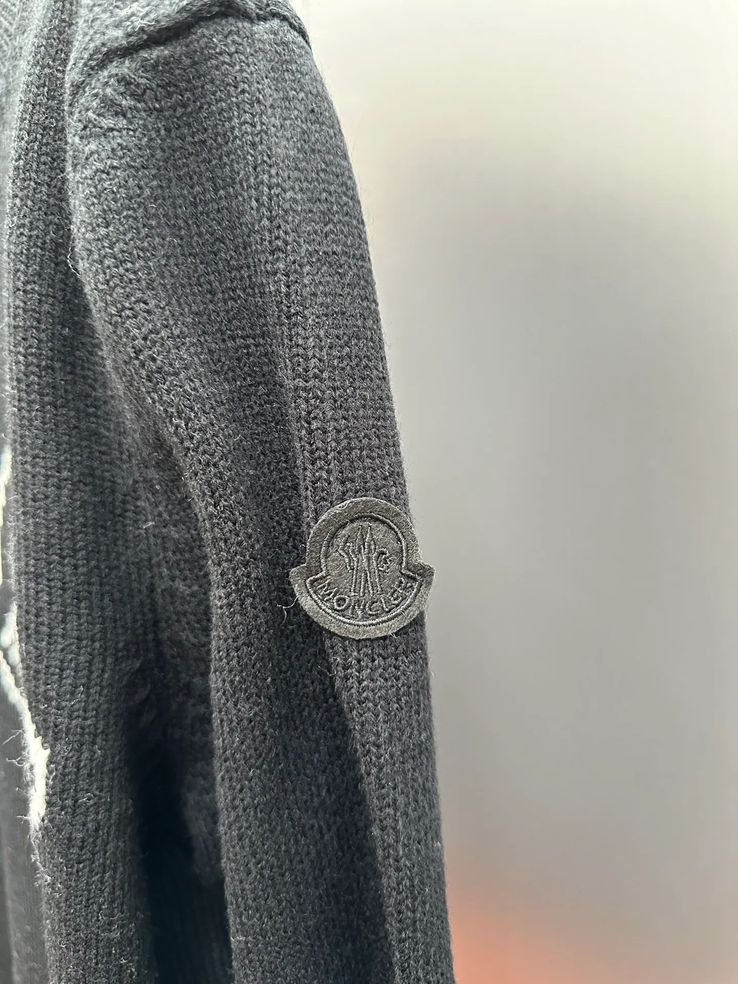P450 💰MONCLER embroidered logo round neck long-sleeved sweater, genuine product purchased and developed by 3773, 35% wool double-ply blended wool, using Japanese imported loom (silver flute) seven needles, wool enzyme washing, wool jacquard, customized 1:1 chapter, customized 1:1 trademark, fitted version size: S M L XL