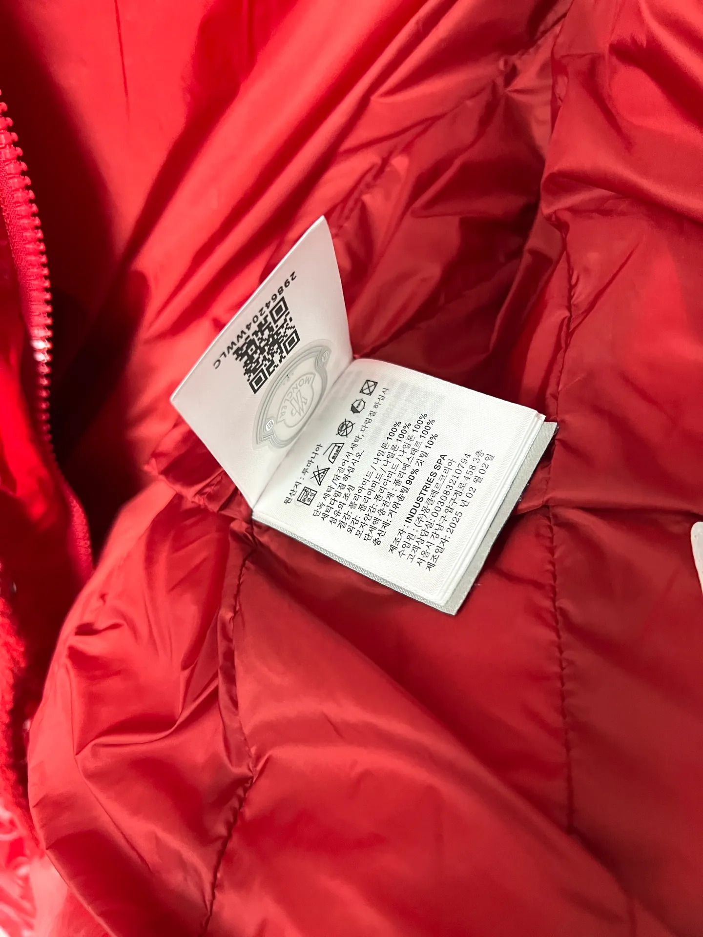 P900 Moncler Mouth GLAREINS Small Waist Hooded Floral Trimmed Small Waist Small Pocket Down Jacket The upgraded version of the small waist UP!! It is still a super slim waist style, with no-wash imitation wax leather fabric, and the brim collar and placket are matched with the same color twist braid design, which is full of elegance and suitable for various exquisite styles. A full set of hardware accessories, customized color matching snap buttons and sliders, 90 velvet filling. White Moonlight among the hottest items! Color: Black White Blue Red Size: 0123
