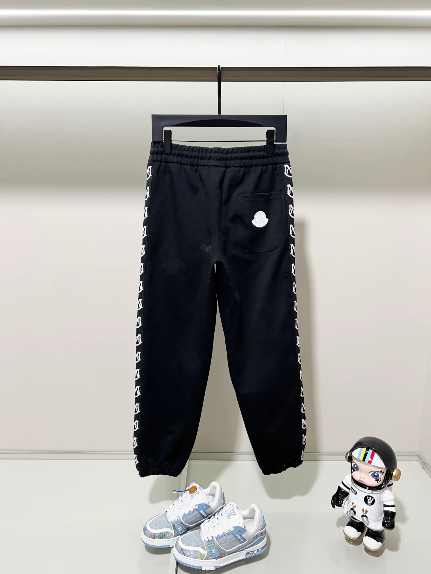 P230 MONCLER/muzzle custom fabric suit casual sweatpants, color-blocking design embroidery🪡 micro-label LOGO hand sleeve webbing technology, official synchronization, high version, high quality, fashionable personality, versatile trend, pure original quality, original fabric, tag, collar label, washed wheat, complete three standards, color: black and white, black green, black yellow. Size: S-2XL