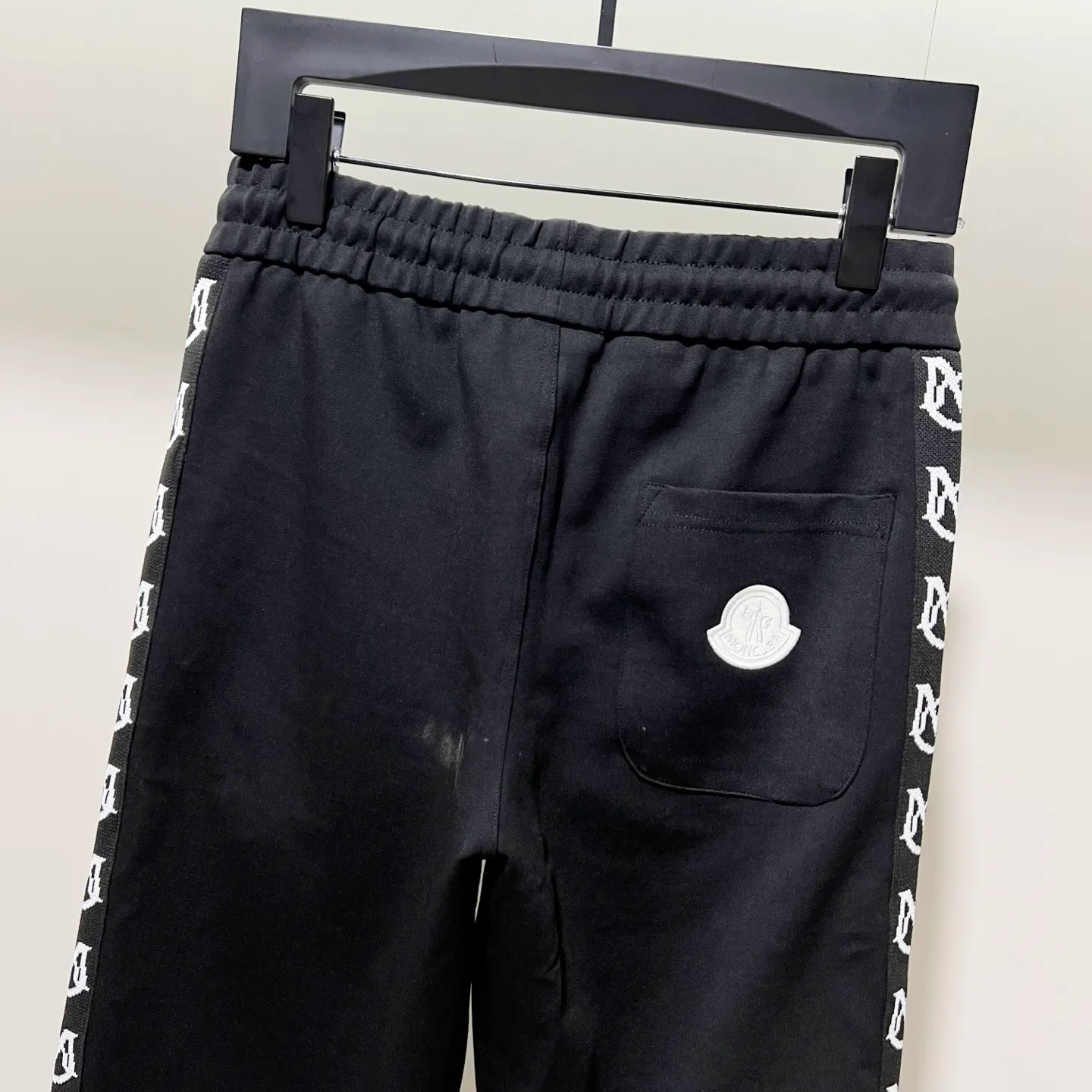 P230 MONCLER/muzzle custom fabric suit casual sweatpants, color-blocking design embroidery🪡 micro-label LOGO hand sleeve webbing technology, official synchronization, high version, high quality, fashionable personality, versatile trend, pure original quality, original fabric, tag, collar label, washed wheat, complete three standards, color: black and white, black green, black yellow. Size: S-2XL