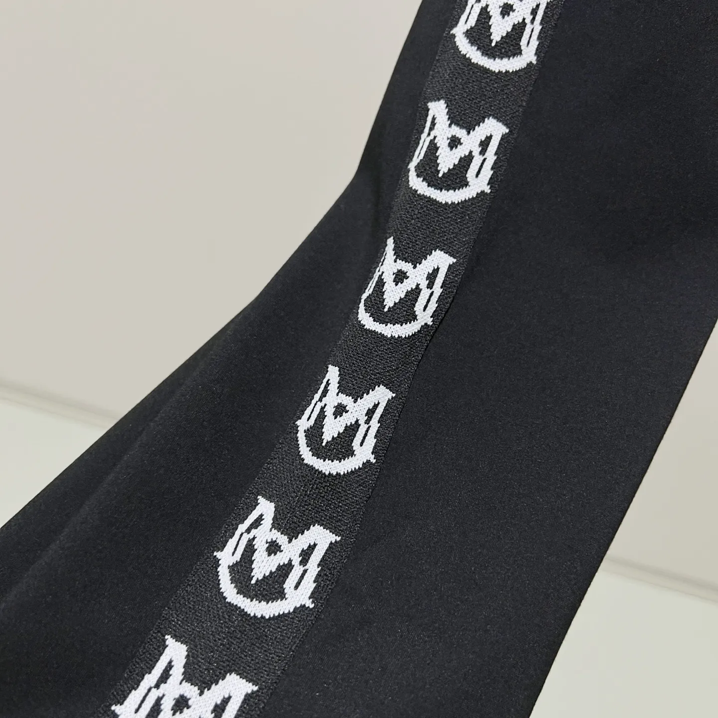 P230 MONCLER/muzzle custom fabric suit casual sweatpants, color-blocking design embroidery🪡 micro-label LOGO hand sleeve webbing technology, official synchronization, high version, high quality, fashionable personality, versatile trend, pure original quality, original fabric, tag, collar label, washed wheat, complete three standards, color: black and white, black green, black yellow. Size: S-2XL