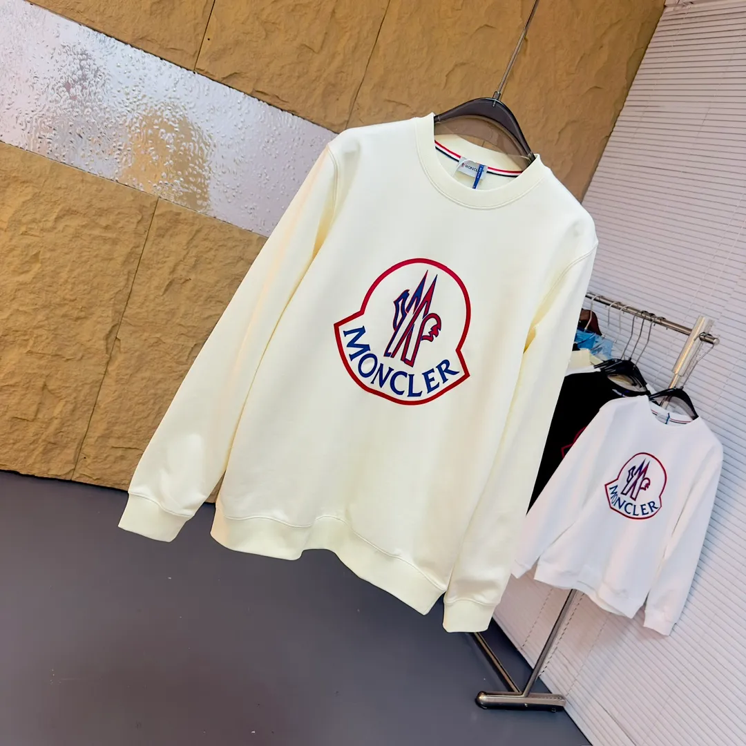 P280 Brand: Mengkou🤳𝐌𝐎𝐍𝐂𝐋𝐄𝐑 Fabric: ☑️Made of 440g double-strand pure cotton terry👕 Fabric: ☑️Thread with 1*1 double yarn thread. 🔜Comes with dyeing in the same tank. Technology: ☑️Using multi-layer color matching 3D three-dimensional silicone technology, 🇧🇫restore the original computer scan and print at a 1:1 ratio. The pattern is clear and concave and convex, a rare high-end product on the market! 🇲🇩All three standards are complete! Size: ☑️S 〰️M 〰️L 〰️XL 〰️XXL