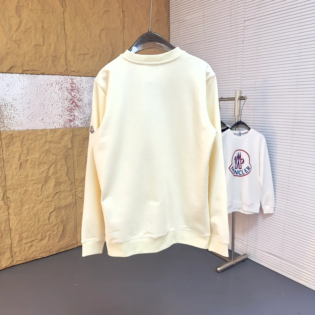 P280 Brand: Mengkou🤳𝐌𝐎𝐍𝐂𝐋𝐄𝐑 Fabric: ☑️Made of 440g double-strand pure cotton terry👕 Fabric: ☑️Thread with 1*1 double yarn thread. 🔜Comes with dyeing in the same tank. Technology: ☑️Using multi-layer color matching 3D three-dimensional silicone technology, 🇧🇫restore the original computer scan and print at a 1:1 ratio. The pattern is clear and concave and convex, a rare high-end product on the market! 🇲🇩All three standards are complete! Size: ☑️S 〰️M 〰️L 〰️XL 〰️XXL