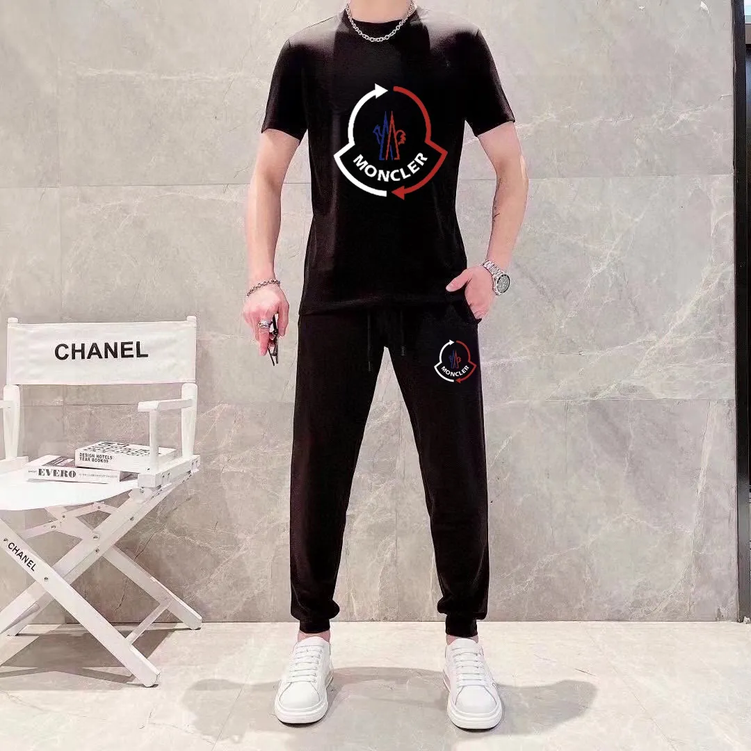 P320 [MONCLER Mouth Mouth] (Fat Man's Gospel) The same style as the 2025 official website. World-renowned luxury brand. Summer men's (double mercerized) high-quality 🐂 suit. It is made of imported original fabrics. It is a fashion trend of the season and a versatile hit. Simple and elegant, precise workmanship allows you to be at the top of fashion. Size: M-5XL (can be worn up to 220 pounds)