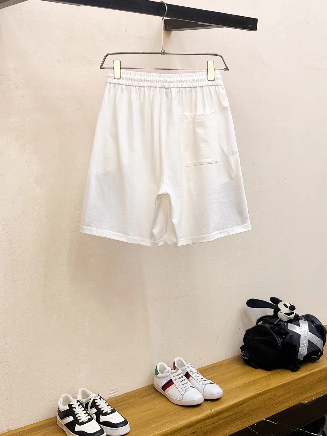 P560 Brand [MONCLER Mouth Covered] 2025 round neck short-sleeved shorts suit. The pure cotton fabric upper body will not be stuffy, the smooth and comfortable skin-friendly effect is more breathable, the fabric has its own texture, classic logo technology, a new interpretation from a unique angle, the first choice for fashion and versatility! Size: M-3XL (maximum wear: 190 pounds)