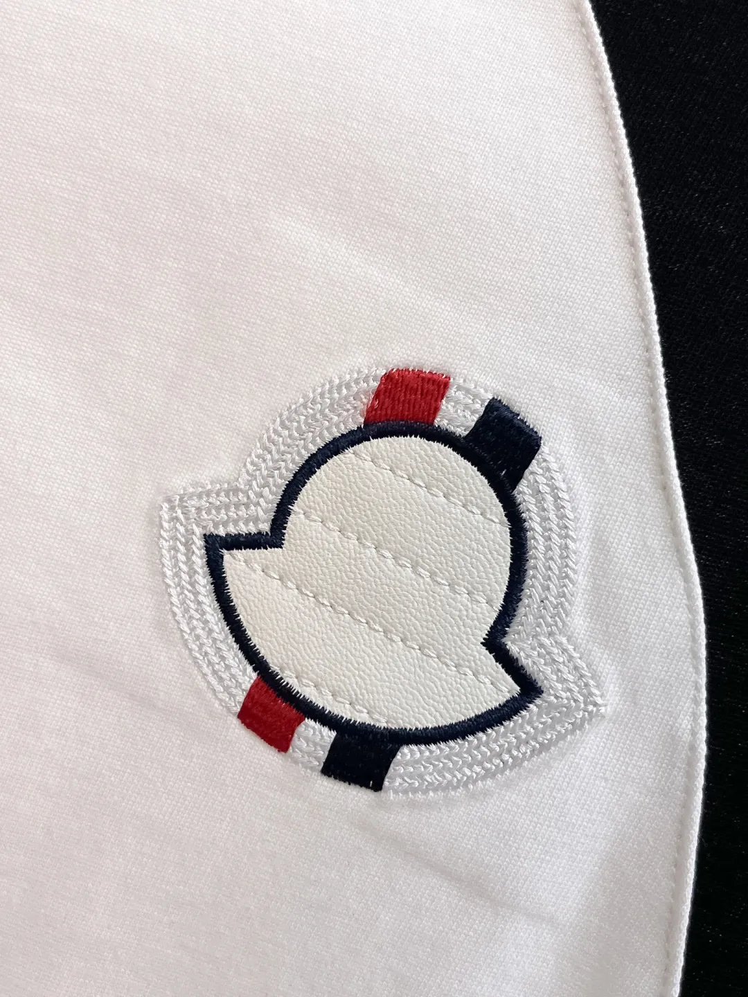 P560 Brand [MONCLER Mouth Covered] 2025 round neck short-sleeved shorts suit. The pure cotton fabric upper body will not be stuffy, the smooth and comfortable skin-friendly effect is more breathable, the fabric has its own texture, classic logo technology, a new interpretation from a unique angle, the first choice for fashion and versatility! Size: M-3XL (maximum wear: 190 pounds)