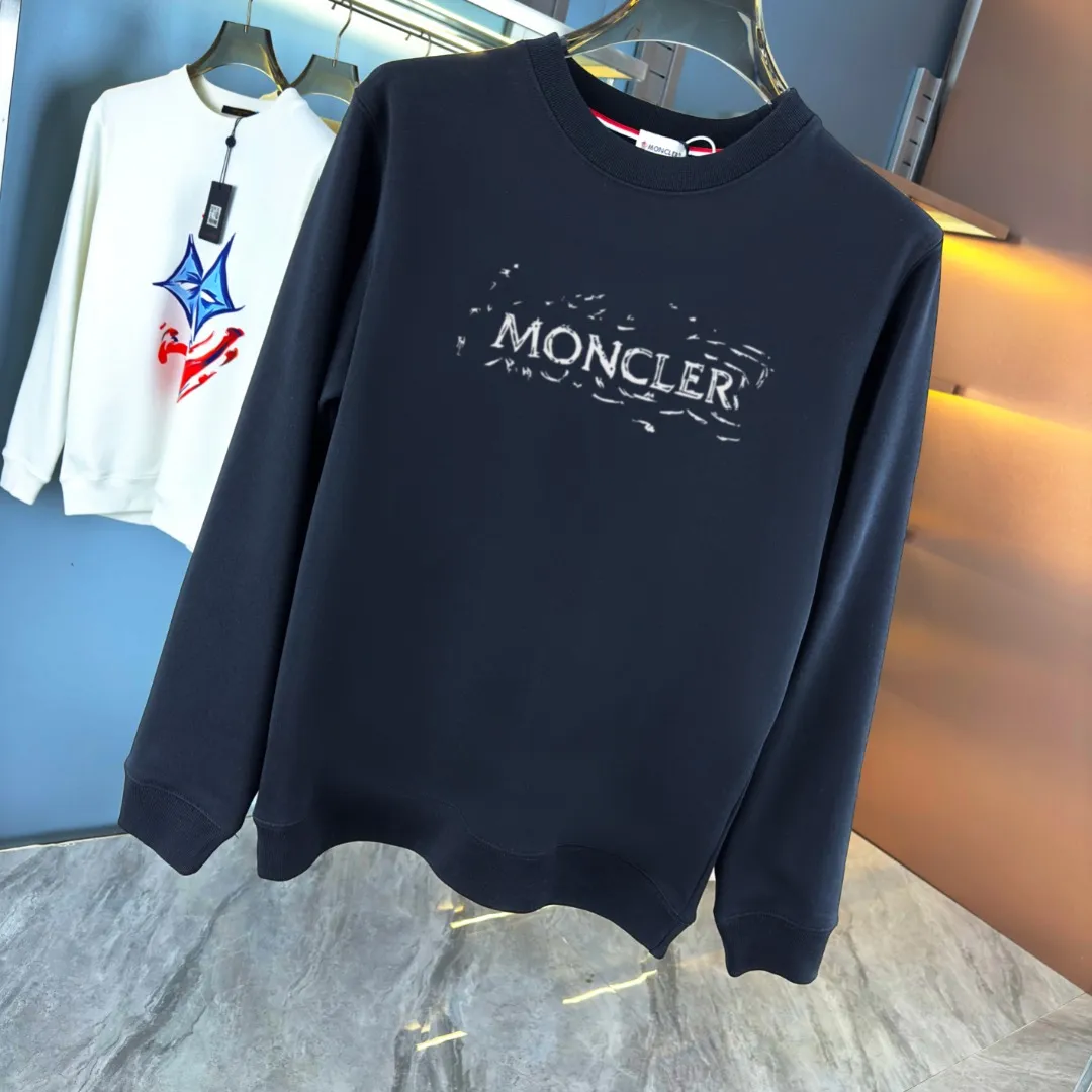 P210 High-version sweatshirt) [Long-term stock] 〖𝐌𝐎𝐍𝐂𝐋𝐄𝐑~Mask〗 Made of 440g heavy-weight fabric. It is different from the market currency. It can be matched with any variety and is properly handsome. 😎The whole dress is made of double waistcoats. The double waistcoats make the whole dress more three-dimensional. Not ordinary factories can do such fine work. 2025 Spring runway version of the T stage, on sale at the counter, round neck terry sweatshirt, high-end double-strand pure cotton, custom-made stretch ribs, dyed in the same vat, complete with three standards, matched with exquisite embroidered LOGO on the chest, simple and advanced, same style for men and women. Color: black, apricot, white, size: S M L XL 2XL