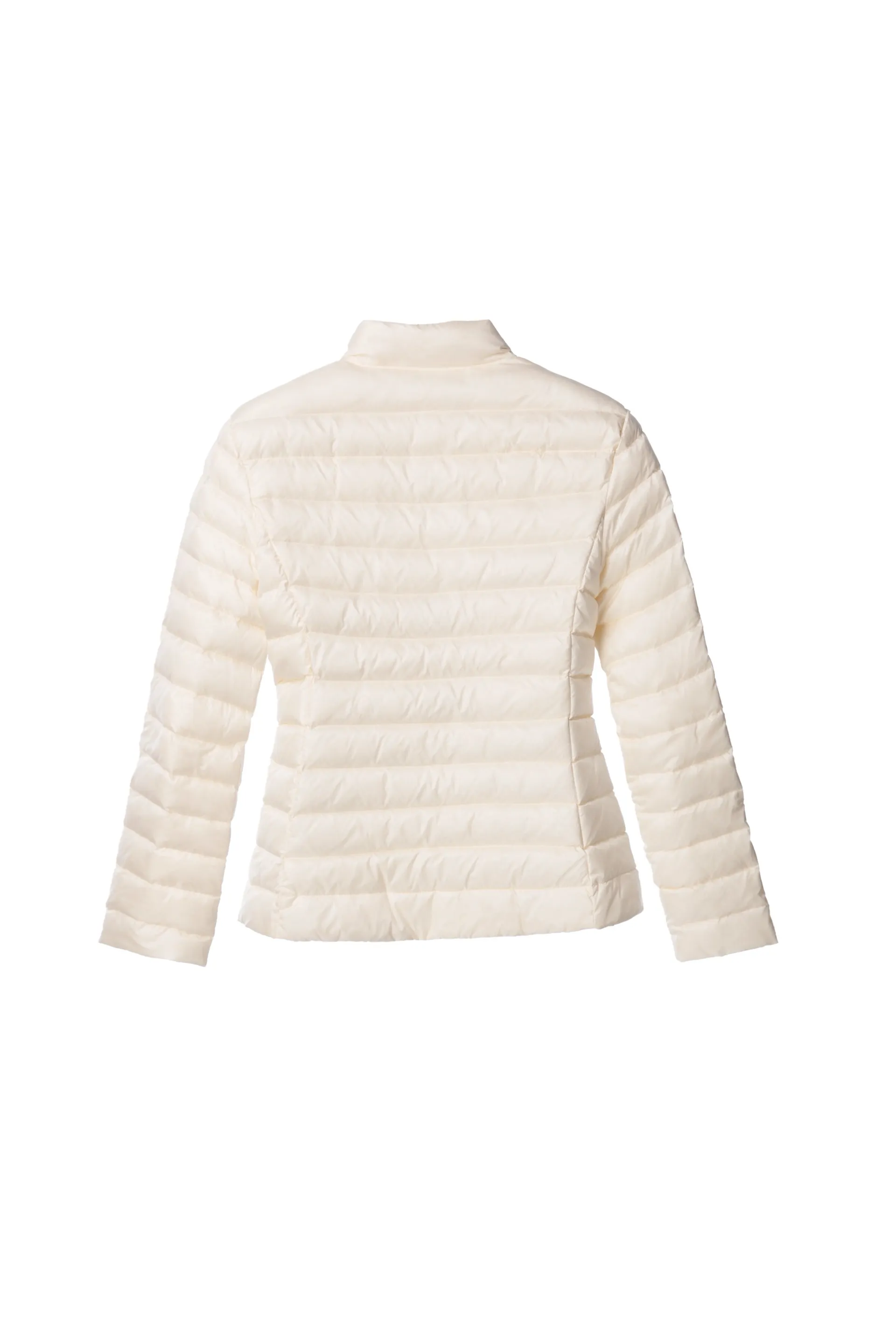 P760 Style number: Y128 Moncler's new 25-year women's down jacket is light and thin, with a perfect balance of temperature and style ▫️ 90% rare goose down filling｜Fearless in sub-zero temperatures, lightweight and temperature-locking ▫️ Innovative wool knitted sleeves｜Soft touch, three-dimensional silhouette is not bloated ▫️ High-end aesthetics of contrasting materials｜Matte pressed black feathers + delicate wool texture 🌟 Extravagant details • Demonstration of layering turtleneck sweaters | Lazy and high-end sense • K gold chain finishing touch | Eye-catching and sparkling design • Universal matching of trousers | One-click switching for commuting and dating "A winter shirt that can be worn for ten years" Color: Black·White·Pink Green Code Number: 1 2 3 4