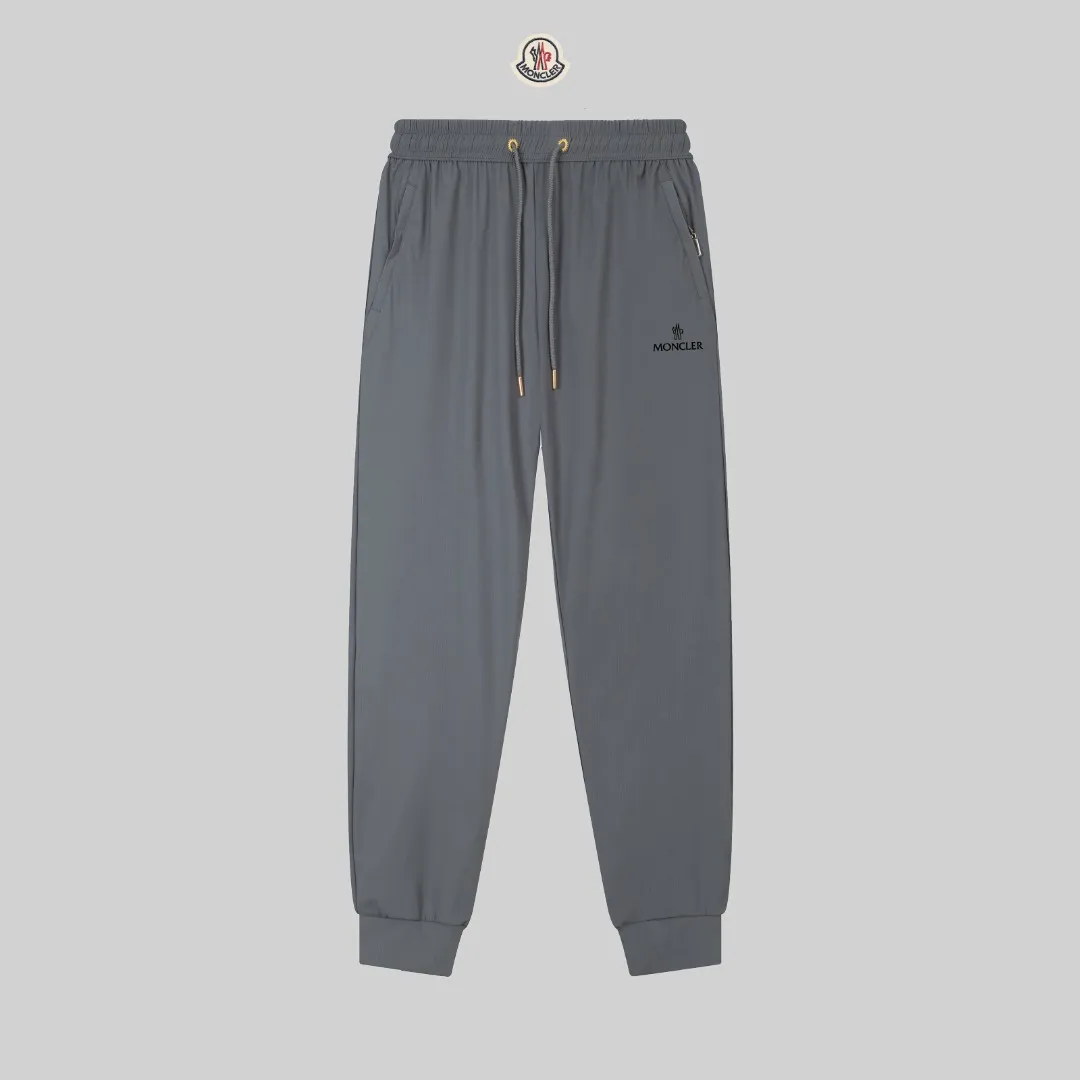 P230 Moncler spring and summer new model, two-color high-quality thin sports and leisure ice silk pants. Smooth, comfortable, anti-wrinkle and traceless pants. 🗯Soft texture, slightly elastic to the touch, cool ice silk pants. Waist elastic band, fashionable version design. 🗯 Neat and neat wiring, suitable for both sports and leisure! It can be easily controlled by all body types. Two classic colors are available. 🗯New summer product. Versatile and easy to match. The upper body is very simple, handsome and stylish. It can be easily controlled by men and women. Color: Black Gray Size: S-XL