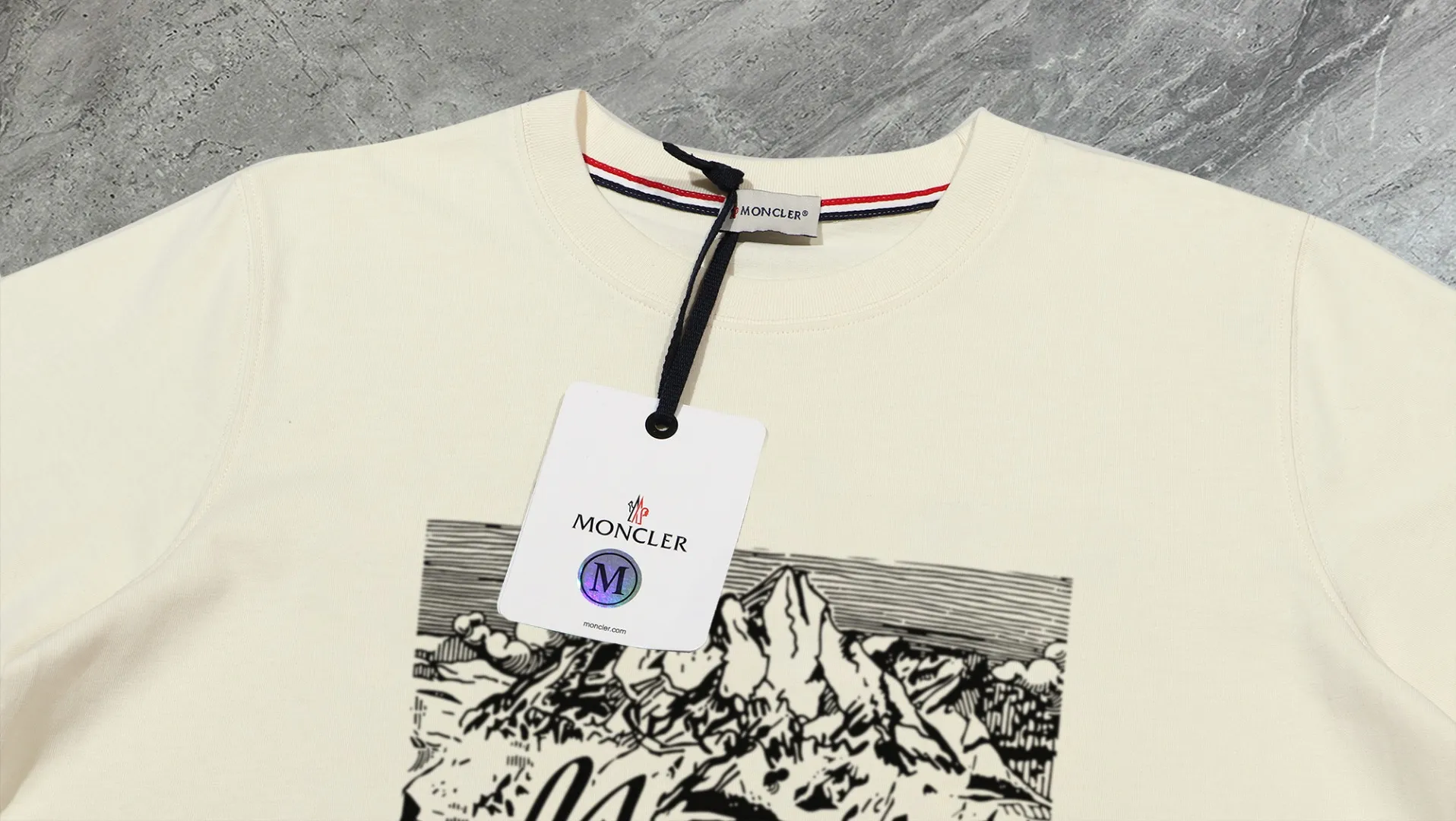 P210 High-version sweatshirt) [Long-term stock] 〖𝐌𝐎𝐍𝐂𝐋𝐄𝐑~Mask〗 Made of 440g heavy-weight fabric. It is different from the market currency. It can be matched with any variety and is properly handsome. 😎The whole dress is made of double waistcoats. The double waistcoats make the whole dress more three-dimensional. Not ordinary factories can do such fine work. 2025 Spring catwalk version of the T stage, on sale at the counter, exquisitely printed round neck terry sweatshirt, high-end double-ply cotton, custom-made stretch ribs, dyed in the same vat, complete with three standards, matched with digital printing patterns and very breathable, same style for men and women, color: black, white, apricot, size: S M L XL 2XL