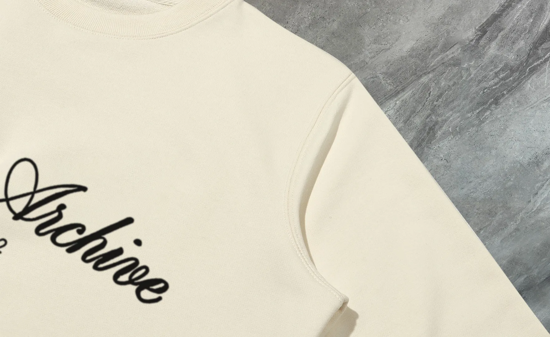 P210 High-version sweatshirt) [Long-term stock] 〖𝐌𝐎𝐍𝐂𝐋𝐄𝐑~Mask〗 Made of 440g heavy-weight fabric. It is different from the market currency. It can be matched with any variety and is properly handsome. 😎The whole dress is made of double waistcoats. The double waistcoats make the whole dress more three-dimensional. Not ordinary factories can do such fine work. 2025 Spring runway version of the T stage, on sale at the counter, round neck terry sweatshirt, high-end double-strand pure cotton, custom-made stretch ribs, dyed in the same vat, complete with three standards, matched with exquisite embroidered LOGO on the chest, simple and advanced, same style for men and women. Color: black, apricot, white, size: S M L XL 2XL