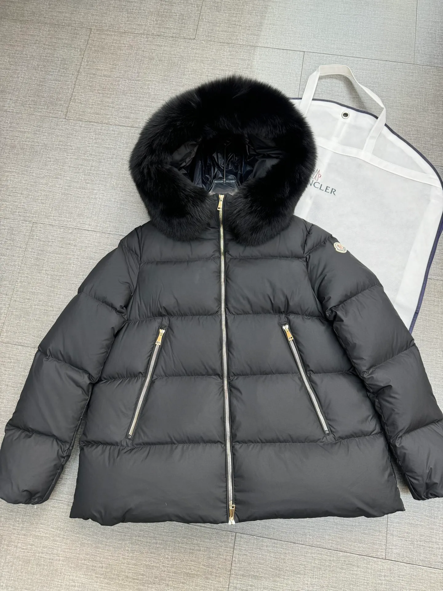 P1060 Italy Moncler Moncler 24 new style Size: 1.2.3.4 Color: black, off-white