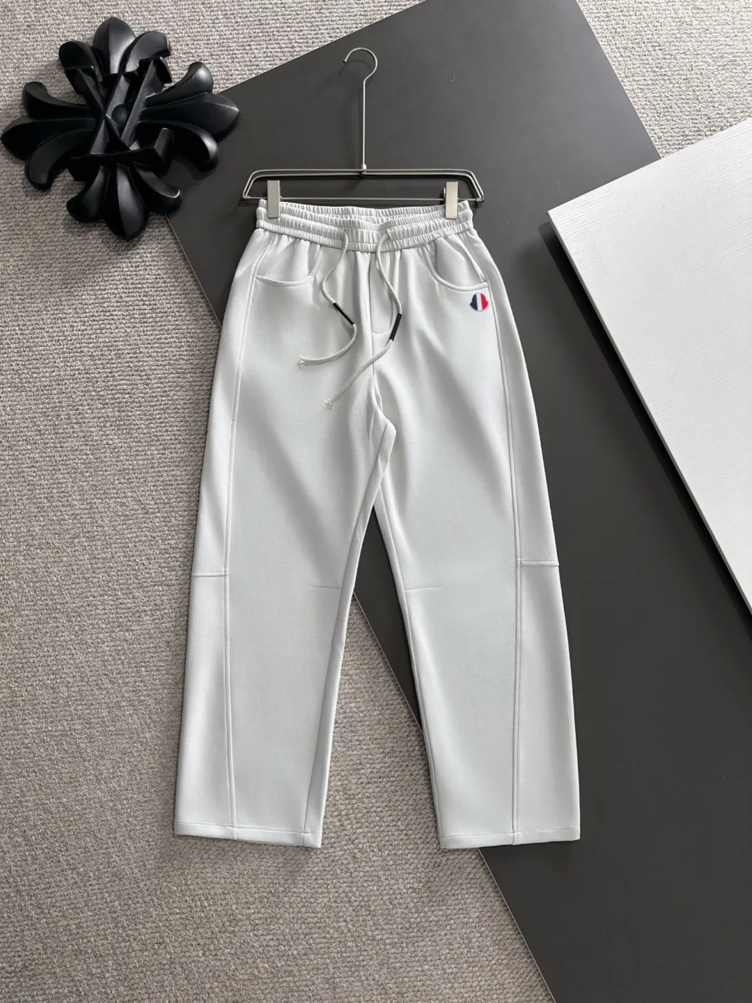 Next day shipment P360 MONCLER/Mongoose Exclusive first release of 25ss autumn and winter new high-quality trousers Compare real-life details at will A perfect choice for autumn and winter, a must-have item. Sizes: M to 3XL (please state your height and weight when placing an order)