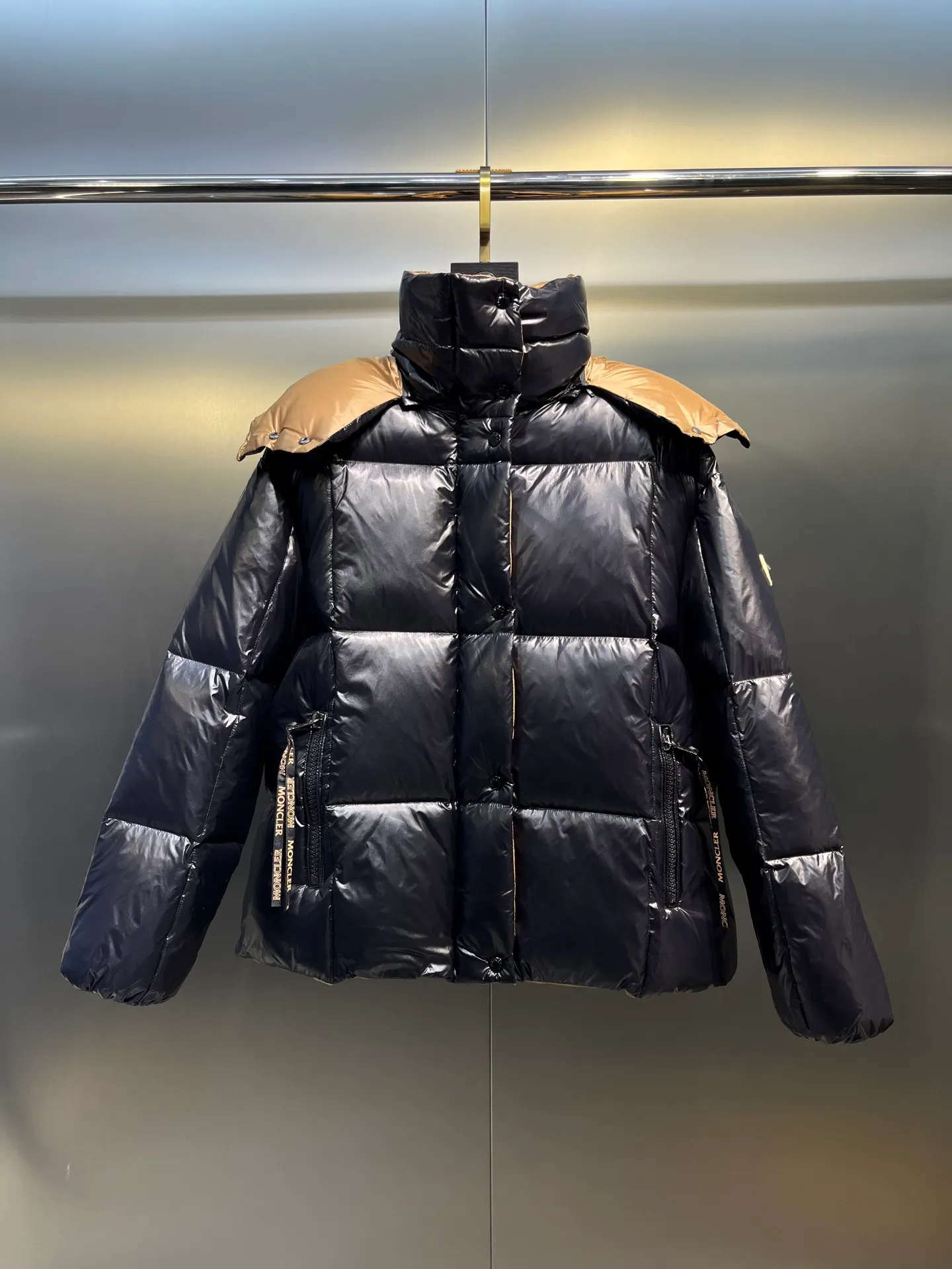 P760 moncler 🌟Co-branded down jacket. Original custom-made hardware accessories are all imported and original customization. Welcome to compare. Absolutely high quality. Use top-grade 90 white duck down. Super soft. Filled with fluffy and full feathers. Super heavy-duty. Fabric workmanship is perfect. Note that the fabric is super comfortable. Exclusive model. Non-market product. Size: 0123