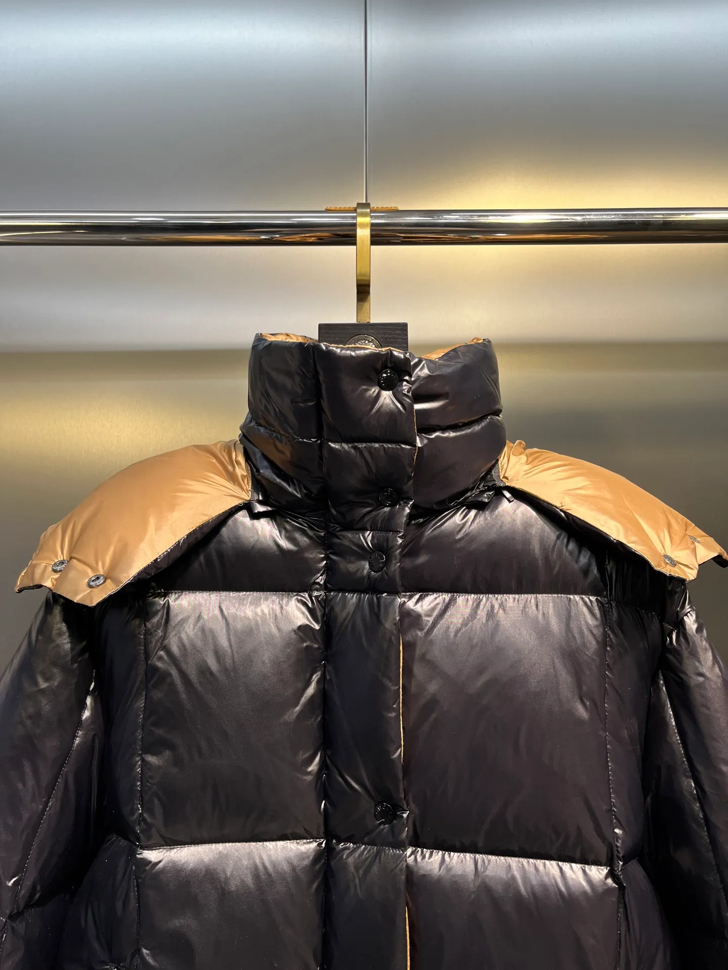 P760 moncler 🌟Co-branded down jacket. Original custom-made hardware accessories are all imported and original customization. Welcome to compare. Absolutely high quality. Use top-grade 90 white duck down. Super soft. Filled with fluffy and full feathers. Super heavy-duty. Fabric workmanship is perfect. Note that the fabric is super comfortable. Exclusive model. Non-market product. Size: 0123