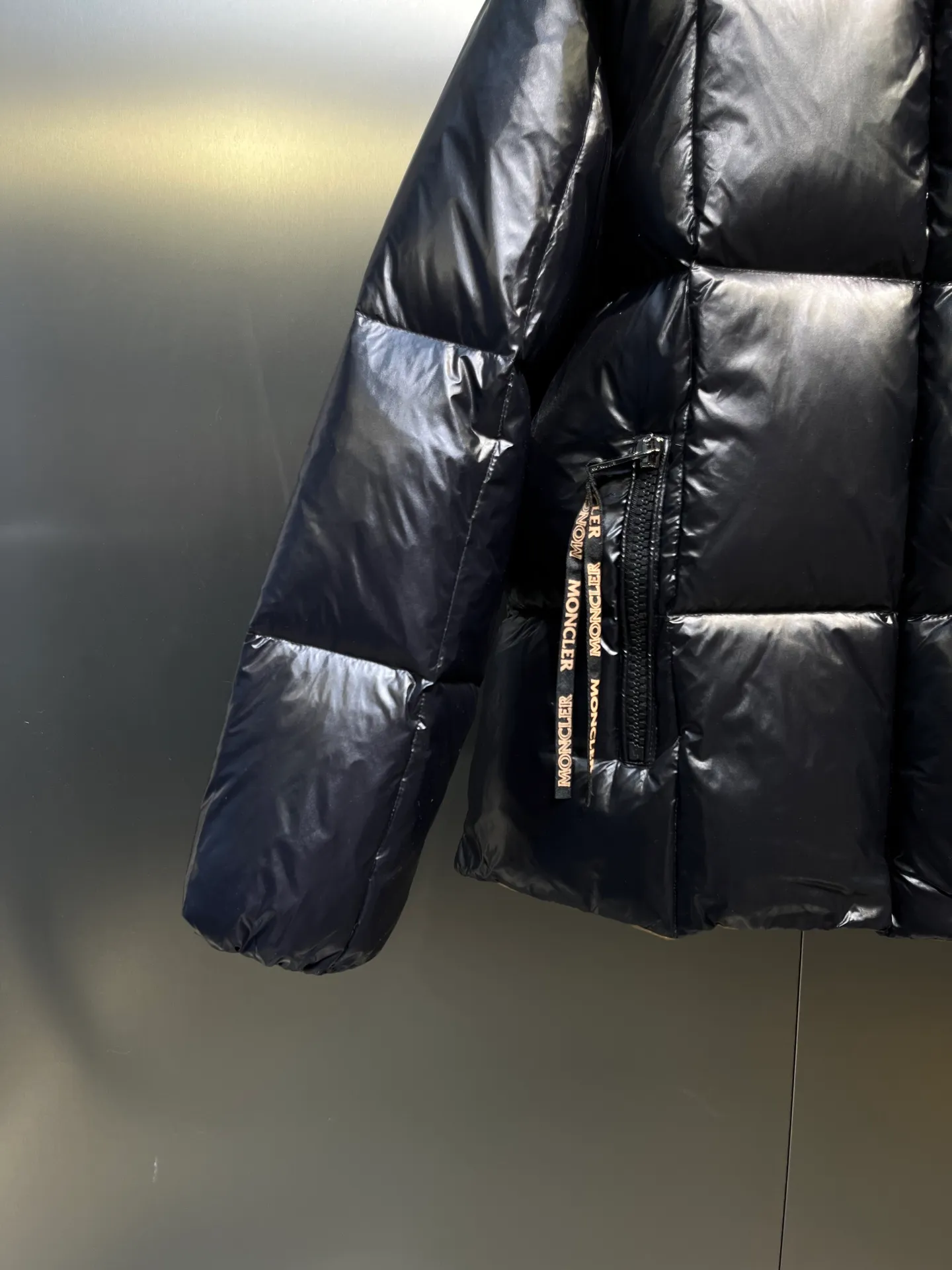P760 moncler 🌟Co-branded down jacket. Original custom-made hardware accessories are all imported and original customization. Welcome to compare. Absolutely high quality. Use top-grade 90 white duck down. Super soft. Filled with fluffy and full feathers. Super heavy-duty. Fabric workmanship is perfect. Note that the fabric is super comfortable. Exclusive model. Non-market product. Size: 0123