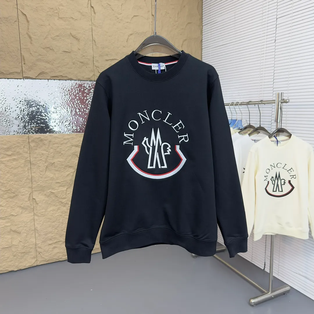 P280 Brand: Mengkou🤳𝐌𝐎𝐍𝐂𝐋𝐄𝐑 Fabric: ☑️Made of 440g double-strand pure cotton terry👕 Fabric: ☑️Thread with 1*1 double yarn thread. 🔜Comes with dyeing in the same tank. Craftsmanship: ☑️The embroidery uses 3D three-dimensional embroidery technology, 🇧🇫The original computer scan and print is restored 1:1. The pattern is clear and the needle count is dense. It is a rare high-end product on the market! 🇲🇩All three standards are complete! Size: ☑️S 〰️M 〰️L 〰️XL 〰️XXL