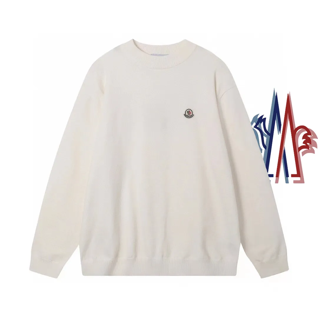 P210 Moncler/Mongolian 3-label complete, half-turtleneck sweater, fine wool blended sweater, high-end customized collection for men and women, part of the brand's high-end main line, patented top-grade yarn blending, using innovation to interpret conventional styles. The configuration of the fabric is subversive. The details are remarkable, and the price-performance ratio is very high. Meri wool yarn is of excellent quality. It feels super soft, delicate, soft, non-pilling and does not deform. The upper body is extremely skin-friendly and comfortable. Can be worn on its own with a jacket or on its own. Size: M L XL 2XL 3XL