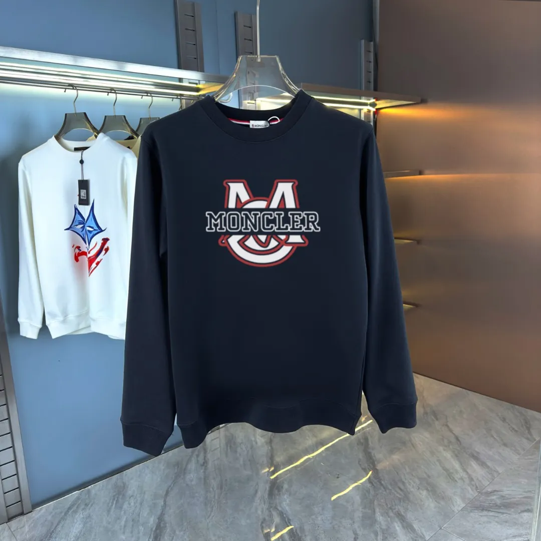 P210 High-version sweatshirt) [Long-term stock] 〖𝐌𝐎𝐍𝐂𝐋𝐄𝐑~Mask〗 Made of 440g heavy-weight fabric. It is different from the market currency. It can be matched with any variety and is properly handsome. 😎The whole dress is made of double waistcoats. The double waistcoats make the whole dress more three-dimensional. Not ordinary factories can do such fine work. 2025 Spring runway version of the T stage, on sale at the counter, round neck terry sweatshirt, high-end double-strand pure cotton, custom-made stretch ribs, dyed in the same vat, complete with three standards, matched with exquisite embroidered LOGO on the chest, simple and advanced, same style for men and women. Color: black, apricot, white, size: S M L XL 2XL