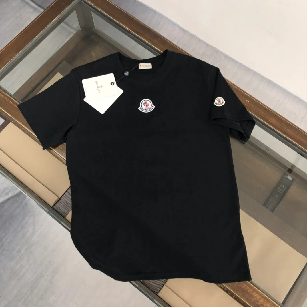 P160 🔥Moncler new summer minimalist short-sleeved T-shirt. This T-shirt is the crystallization of Moncler's pure personality and functionality. It is specially designed for creating a casual look and is suitable for matching with various clothing. Black and white. 🔠Size: S～XL