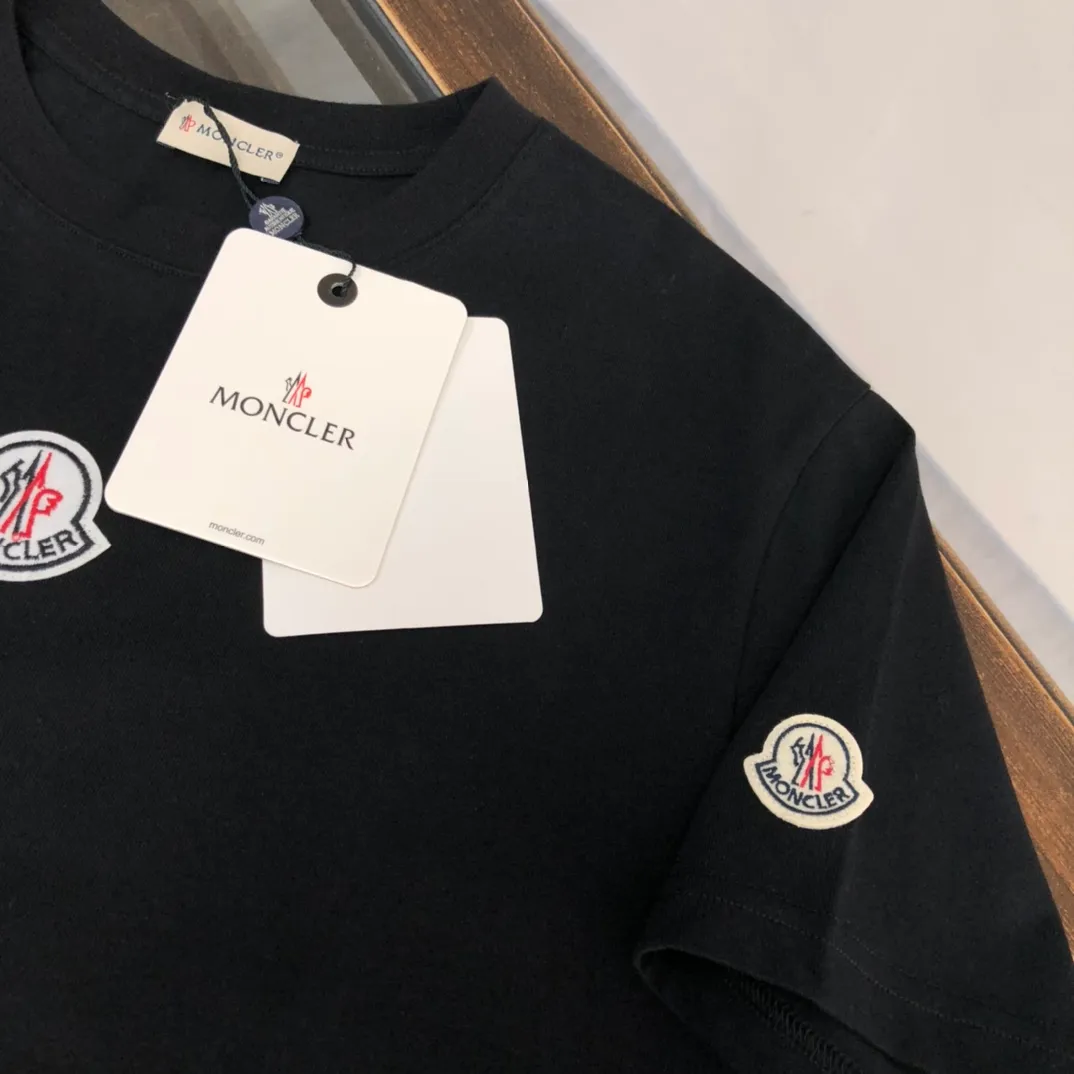 P160 🔥Moncler new summer minimalist short-sleeved T-shirt. This T-shirt is the crystallization of Moncler's pure personality and functionality. It is specially designed for creating a casual look and is suitable for matching with various clothing. Black and white. 🔠Size: S～XL