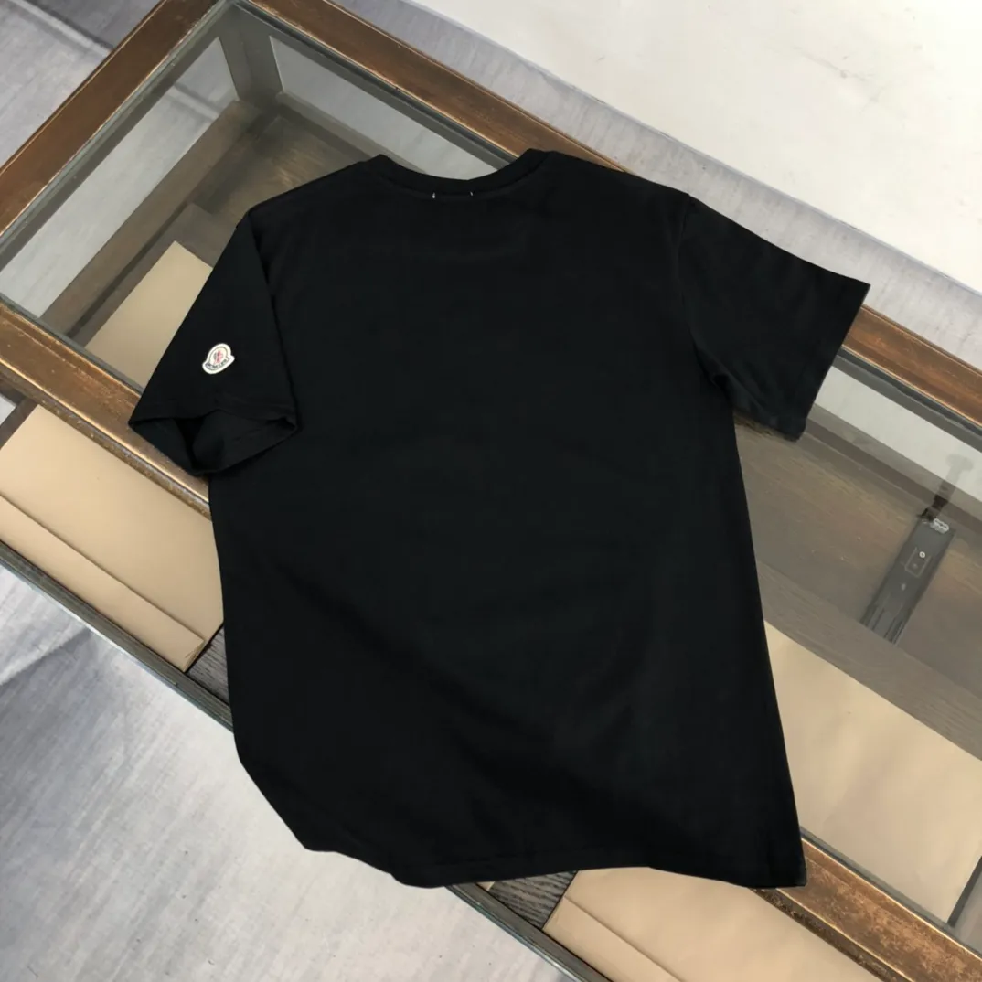 P160 🔥Moncler new summer minimalist short-sleeved T-shirt. This T-shirt is the crystallization of Moncler's pure personality and functionality. It is specially designed for creating a casual look and is suitable for matching with various clothing. Black and white. 🔠Size: S～XL