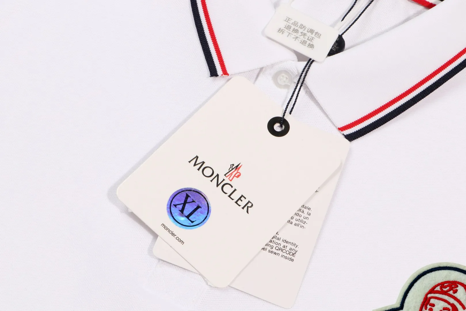 P200 New in stock】𝐌𝐎𝐍𝐂𝐋𝐄𝐑~Mengkou #2024 Early spring new high-quality lapel long-sleeved POLO shirt, counter-customized fabrics with high breathability and comfort, impeccable details, the brand's simple element design concept, reflecting high quality. It feels delicate and soft! It presents a casual cut and the upper body shape is great! The chest is filled with three-dimensional embroidery of the brand LOGO to highlight quality and luxury. Color: black, white Size: M~L~XL~2XL~3XL