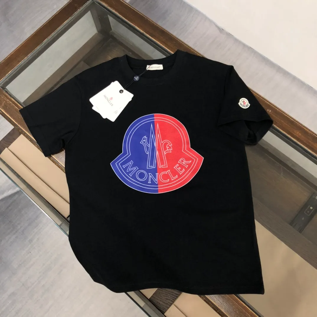 P160 Moncler 2025 new men's round neck short-sleeved couple's T-shirt, new spring and summer product, high quality 🔥🔥Fashionable and versatile, customized imported fabrics, comfortable to wear, breathable, fashionable without losing personality, casual and casual upper body, handsome and stylish, showing the temperament of a big brand. All three standards are complete! ! Color: black white gray Size: S-XL (loose fit)