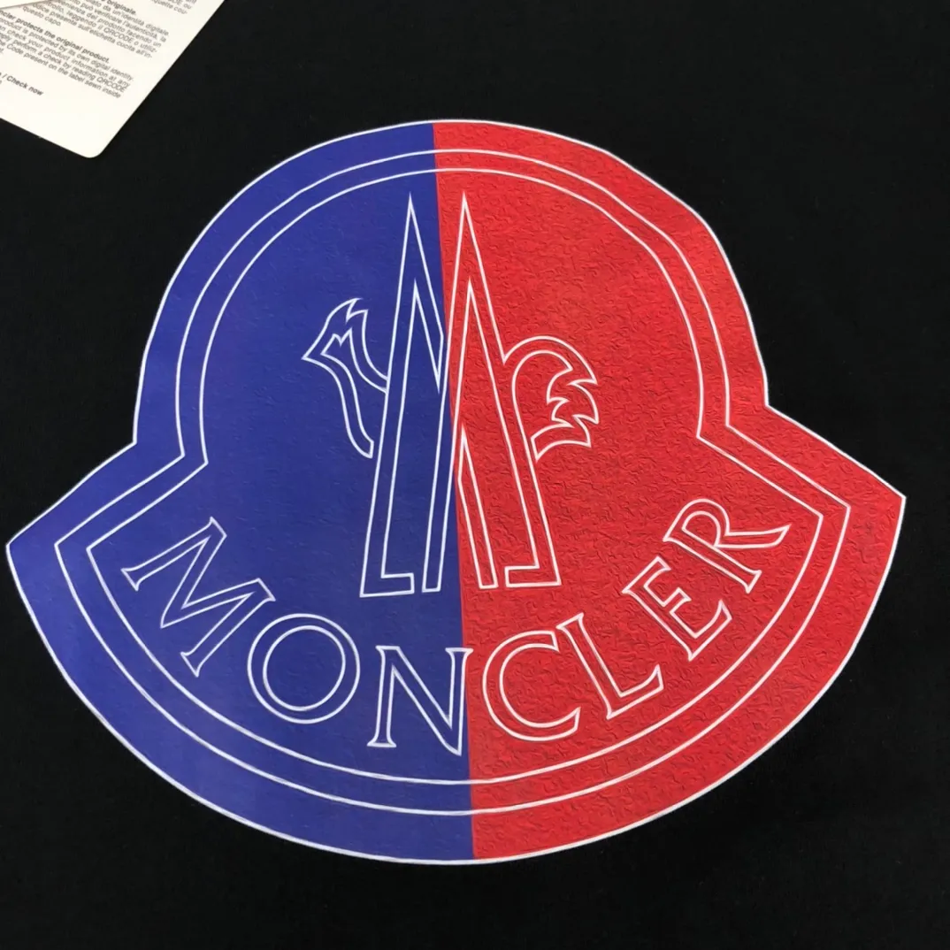 P160 Moncler 2025 new men's round neck short-sleeved couple's T-shirt, new spring and summer product, high quality 🔥🔥Fashionable and versatile, customized imported fabrics, comfortable to wear, breathable, fashionable without losing personality, casual and casual upper body, handsome and stylish, showing the temperament of a big brand. All three standards are complete! ! Color: black white gray Size: S-XL (loose fit)