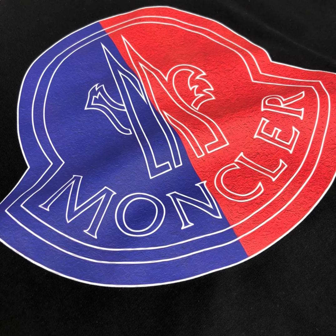 P160 Moncler 2025 new men's round neck short-sleeved couple's T-shirt, new spring and summer product, high quality 🔥🔥Fashionable and versatile, customized imported fabrics, comfortable to wear, breathable, fashionable without losing personality, casual and casual upper body, handsome and stylish, showing the temperament of a big brand. All three standards are complete! ! Color: black white gray Size: S-XL (loose fit)