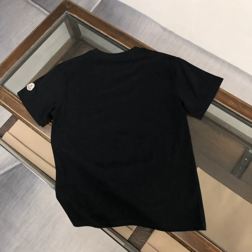 P160 Moncler 2025 new men's round neck short-sleeved couple's T-shirt, new spring and summer product, high quality 🔥🔥Fashionable and versatile, customized imported fabrics, comfortable to wear, breathable, fashionable without losing personality, casual and casual upper body, handsome and stylish, showing the temperament of a big brand. All three standards are complete! ! Color: black white gray Size: S-XL (loose fit)