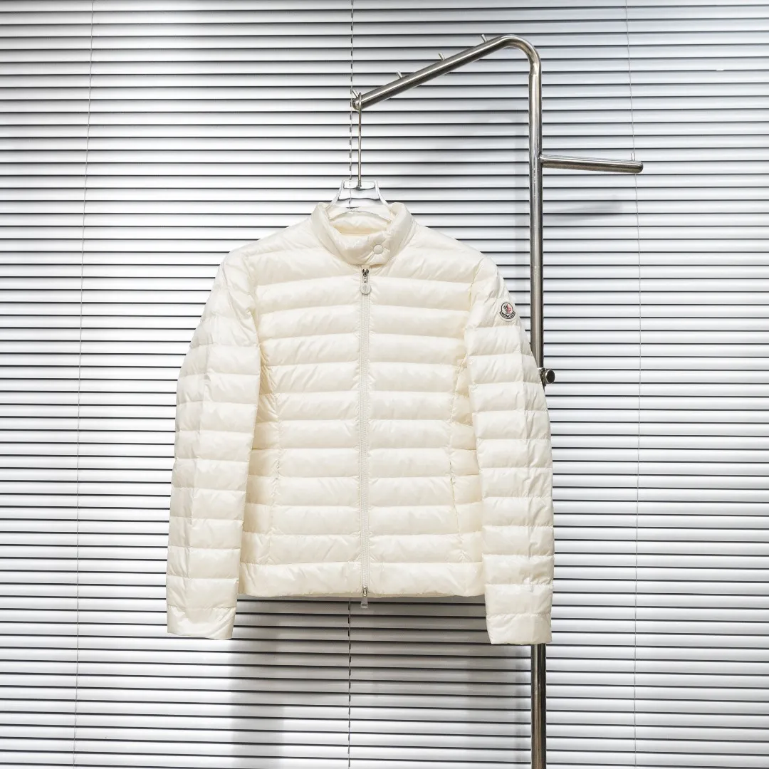 P720 top version (different currencies) Style: Moncler Moncler IGELLE series solid color zipper slim fit and thin waist rib down jacket (all made of national standard 90 goose down, sizes are all authentic digital sizes) Color: picture color Size: 1-2-3-4 Fabric: 90 goose down Accessories: full set of customized accessories No gender distinction, same style for men and women