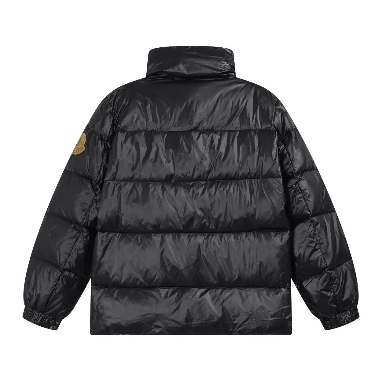 P800 top version】Details of large quantities of goods MONCLER/Meng Mou 1952 Green Fat Man Long Sleeve Down Jacket Mouth DERVOX limited color matching 1952 joint model. Can be made as a couple version. The style adopts pop colors and is decorated with eye-catching logo patches. It has achieved a series of misunderstandings such as the original NFC inductive anti-counterfeiting chip, the national standard 95% pure white duck down, the exclusive use of top-grade down on the market, and never fake goose down. Perfect filling using direct velvet filling technology, the fluffy texture is very good. The lightness, warmth and cold protection ability are improved to the maximum. The original processing factory produces electroplated hardware, all customized by the original factory, and not all types of replicas on the market. Style number: 5604# Color: black Code number: 1.2.3.4.5