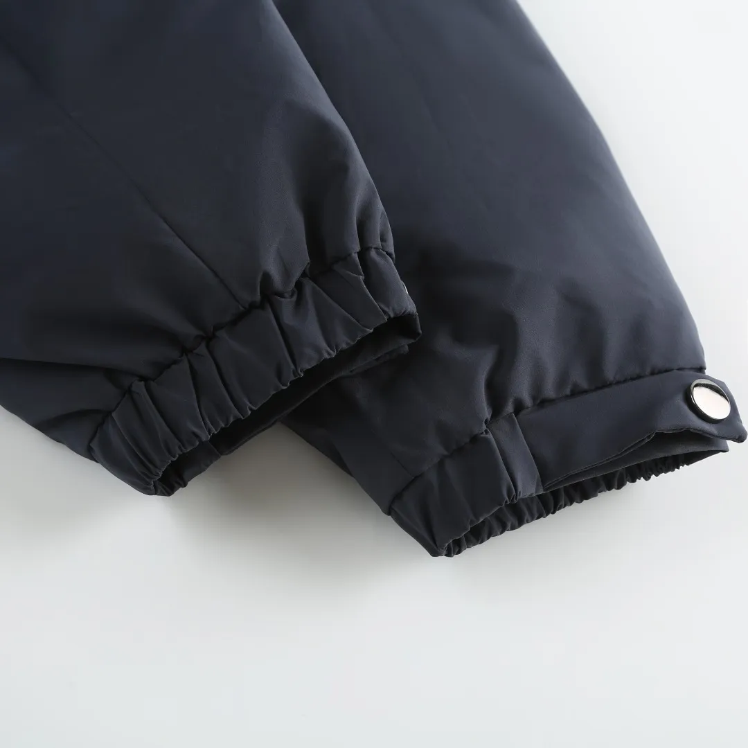 P860 MONCLER hooded jacket-style down jacket is made of 100% polyester fiber. After microfiberization treatment, the individual fibers become extremely fine, which greatly increases the fiber surface area, making the fabric soft and smooth, and the touch is close to natural fibers. The high-density textile method makes the structure tight, thus giving it a certain degree of wrinkle resistance, windproof warmth and wear resistance.  Lining selection: High-density lining fabric made of ultra-fine denier, 0.08mm thickness to avoid increasing the overall weight and making it smooth to wear. The high-density woven structure forms a wind resistance layer to protect the thermal efficiency of the thermal layer from loss. It can also withstand the expansion pressure of down and prevent deformation and damage after long-term use.  High-quality filling: 90 white duck down is selected, with a weight of 200g, ensuring excellent thermal insulation performance. After strict screening and treatment, the velvet is not easy to be drilled, ensuring durability. Details: The leather flap pocket on the chest is matched with a pebbled leather flap + matte metal buckle. It is low-key and exudes nobility. The hidden adjustment rope gives a sense of sophistication when you raise your hand. The "ID card" is directly embedded on the black satin inner patch pocket! Silver snaps + red, white and blue webbing, low-key yet exuding a sense of luxury, both visually and tactilely smooth.  Accessories: one-to-one customized buttons, one-to-one customized hem drawstring buckle, one-to-one customized phoenix eyes, one-to-one customized zipper pendant SIZE: 1 2 3 4