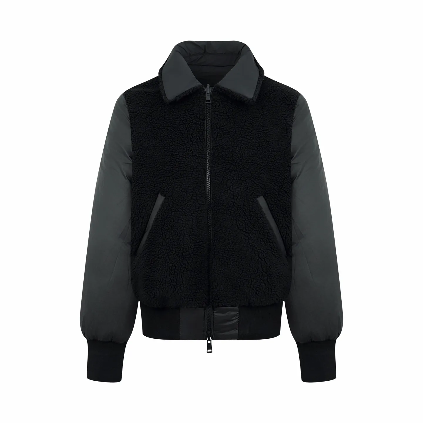 P930 [Exclusive supply] Moncler 25FW lambswool double-sided down jacket. The original purchase was RMB 18,800. The fabric is made of customized soft matte brocade and teddy velvet. It uses the new national standard 90 white duck down (welcome to test). It has a full amount of down and is warm. It is light and fluffy. It exudes an irresistible charm with a pure and ultimate black tone. The fashion code is hidden on both sides to unlock multiple styles. One side is as matte as the deep night. Cold and neat, it outlines modern simplicity. The other side is made of teddy velvet like dark night velvet flowers. It is soft and mysterious, smudged with retro warmth. The iconic Moncler logo appears on the sleeves. It is fully recognizable. The style can be switched at will. It is unrestrained and free. It shows nobility. It subverts the traditional avant-garde design and redefines the boundaries of winter fashion. Becoming the most intimate companion in winter, computer mechanical velvet filling Prioritizes the production of liner pattern To determine the down filling area and determine the weight of down per square meter according to the original three-dimensional effect, thereby calculating the filling amount of each cut piece. The computer down filling machine uses a digital weighing unit to achieve stable measurement, and the computer template machine lines the line. The line process of the computer template machine shows extremely high neatness and smoothness. The craftsman accurately controls the size during the operation to ensure that each line meets the design requirements. The lines of the entire template are smooth and unified, neat and beautiful, and ergonomic three-dimensional cutting. Return to traditional craft techniques through segmentation and folding. Shrinking and stretching technical techniques. The so-called slow work and careful work are the respect for the material and the pursuit of hand feel. The workmanship is complex and tedious. Slow aging. High loss, manual repacking and opening of the bag. For high-density and heavy teddy velvet fabrics, special bone needles are used to accurately lift out the three-dimensional structure of the bag mouth on the back of the fabric. It is a two-stage operation of single-layer basic shaping and multi-layer edge reinforcement. Size:1-2-3-4