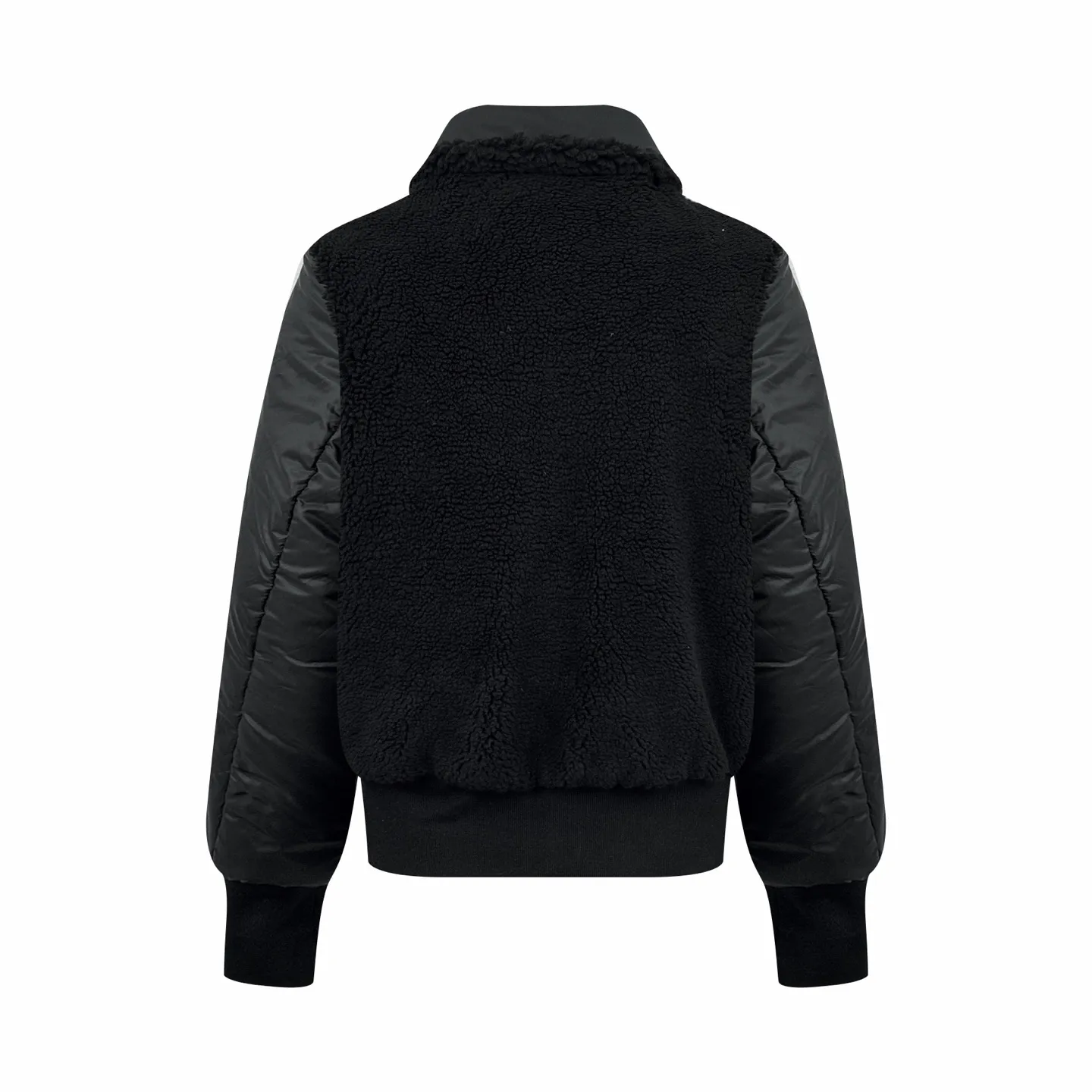 P930 [Exclusive supply] Moncler 25FW lambswool double-sided down jacket. The original purchase was RMB 18,800. The fabric is made of customized soft matte brocade and teddy velvet. It uses the new national standard 90 white duck down (welcome to test). It has a full amount of down and is warm. It is light and fluffy. It exudes an irresistible charm with a pure and ultimate black tone. The fashion code is hidden on both sides to unlock multiple styles. One side is as matte as the deep night. Cold and neat, it outlines modern simplicity. The other side is made of teddy velvet like dark night velvet flowers. It is soft and mysterious, smudged with retro warmth. The iconic Moncler logo appears on the sleeves. It is fully recognizable. The style can be switched at will. It is unrestrained and free. It shows nobility. It subverts the traditional avant-garde design and redefines the boundaries of winter fashion. Becoming the most intimate companion in winter, computer mechanical velvet filling Prioritizes the production of liner pattern To determine the down filling area and determine the weight of down per square meter according to the original three-dimensional effect, thereby calculating the filling amount of each cut piece. The computer down filling machine uses a digital weighing unit to achieve stable measurement, and the computer template machine lines the line. The line process of the computer template machine shows extremely high neatness and smoothness. The craftsman accurately controls the size during the operation to ensure that each line meets the design requirements. The lines of the entire template are smooth and unified, neat and beautiful, and ergonomic three-dimensional cutting. Return to traditional craft techniques through segmentation and folding. Shrinking and stretching technical techniques. The so-called slow work and careful work are the respect for the material and the pursuit of hand feel. The workmanship is complex and tedious. Slow aging. High loss, manual repacking and opening of the bag. For high-density and heavy teddy velvet fabrics, special bone needles are used to accurately lift out the three-dimensional structure of the bag mouth on the back of the fabric. It is a two-stage operation of single-layer basic shaping and multi-layer edge reinforcement. Size:1-2-3-4