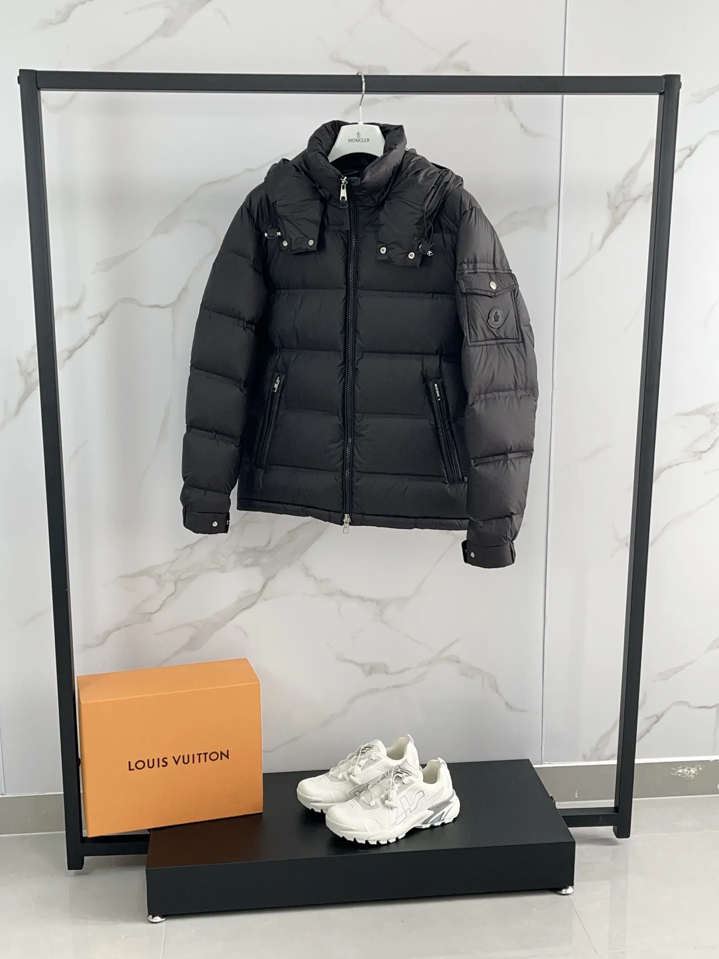 P1040 ❤️🆕𝑴𝒐𝒏𝒄𝒍𝒆𝒓｜Moncler 𝟮𝟬𝟮5 new autumn and winter products｜Matte New Maya Down Jacket Original 1:1 customized hardware accessories are all imported and original customized. Counter comparison is welcome. Absolutely high quality. Made of top 90 white goose down. Super soft. The feathers are fluffy and plump. Super heavy-duty. The fabric is well-made and has a perfect fit. Note: the fabric is super comfortable. Exclusive model. Non-market product. Same style for men and women. Color: black, navy blue, off-white. Size: 1-5