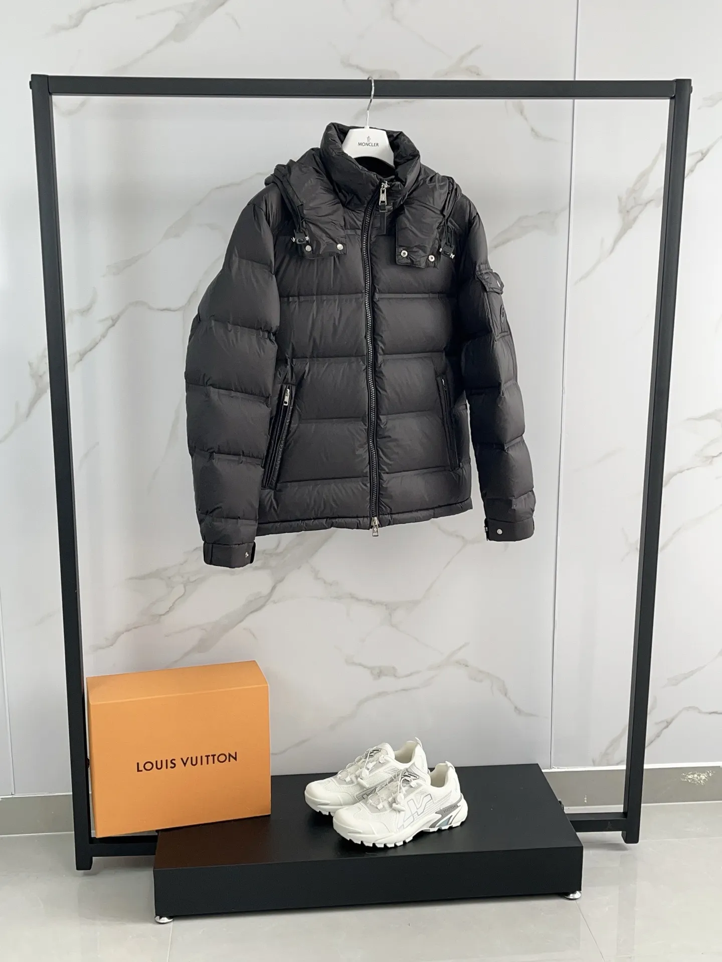 P1040 ❤️🆕𝑴𝒐𝒏𝒄𝒍𝒆𝒓｜Moncler 𝟮𝟬𝟮5 new autumn and winter products｜Matte New Maya Down Jacket Original 1:1 customized hardware accessories are all imported and original customized. Counter comparison is welcome. Absolutely high quality. Made of top 90 white goose down. Super soft. The feathers are fluffy and plump. Super heavy-duty. The fabric is well-made and has a perfect fit. Note: the fabric is super comfortable. Exclusive model. Non-market product. Same style for men and women. Color: black, navy blue, off-white. Size: 1-5
