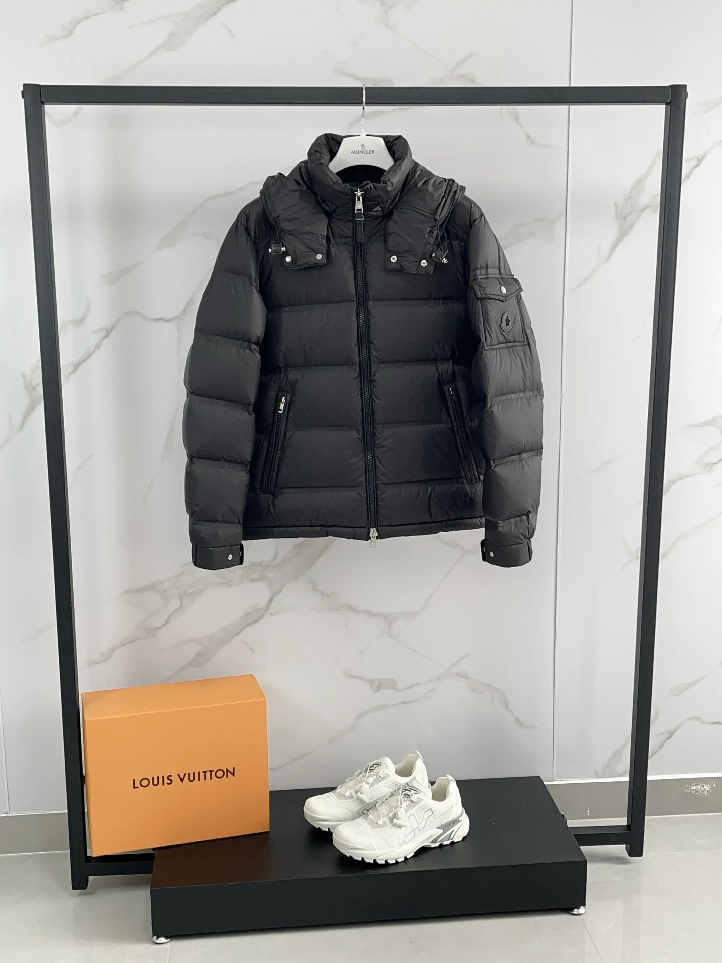 P1040 ❤️🆕𝑴𝒐𝒏𝒄𝒍𝒆𝒓｜Moncler 𝟮𝟬𝟮5 new autumn and winter products｜Matte New Maya Down Jacket Original 1:1 customized hardware accessories are all imported and original customized. Counter comparison is welcome. Absolutely high quality. Made of top 90 white goose down. Super soft. The feathers are fluffy and plump. Super heavy-duty. The fabric is well-made and has a perfect fit. Note: the fabric is super comfortable. Exclusive model. Non-market product. Same style for men and women. Color: black, navy blue, off-white. Size: 1-5