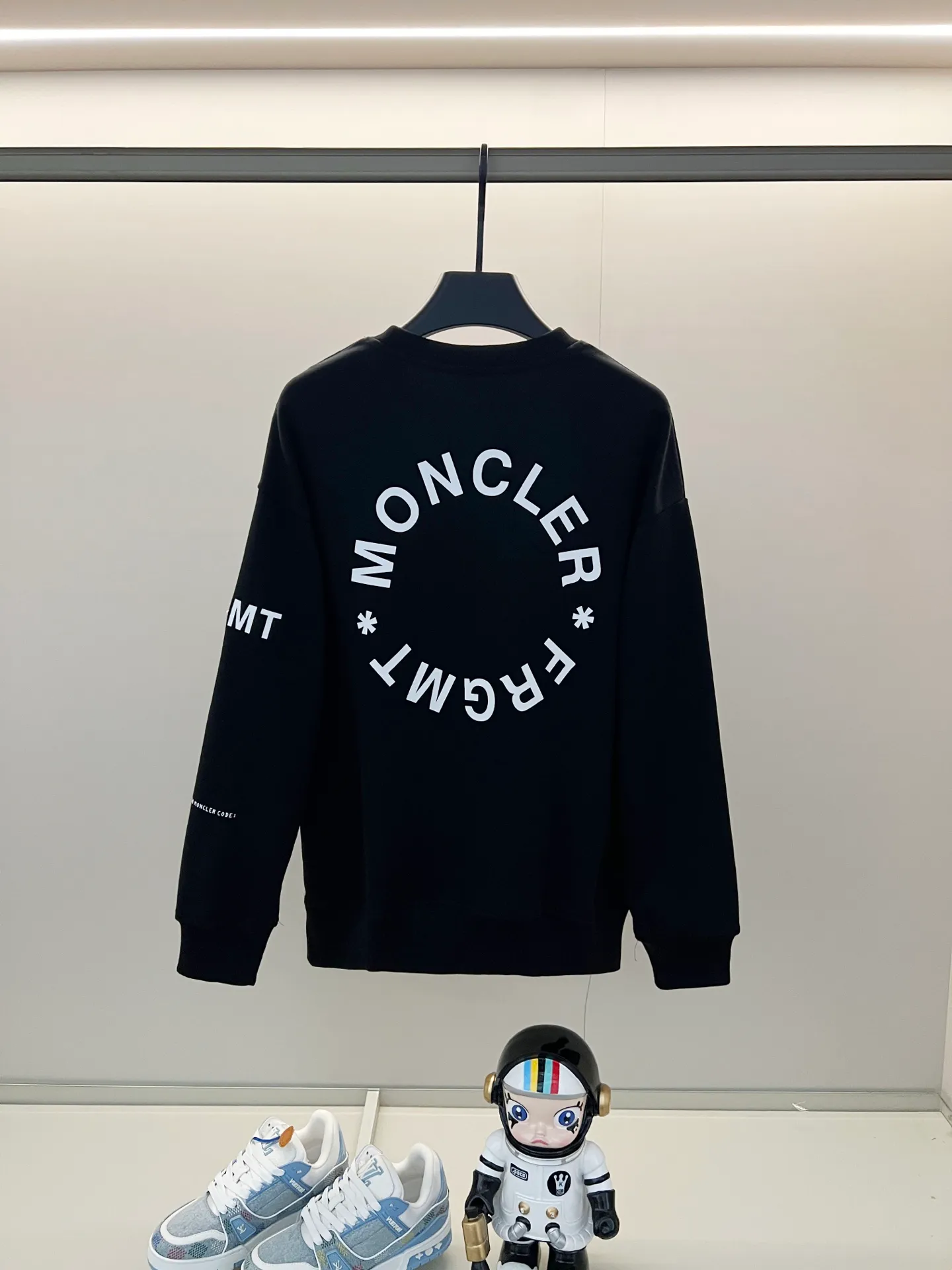 P220 MONCLER/Mask 420g pure cotton round neck sweatshirt, front and back printed letter LOGO logo, arm brand seal craftsmanship, official synchronization, high version, high quality, fashionable personality, versatile trend, pure original quality, original fabric, tag, collar label, washed wheat, complete three standards, color: black, white, gray. Size: XS-L