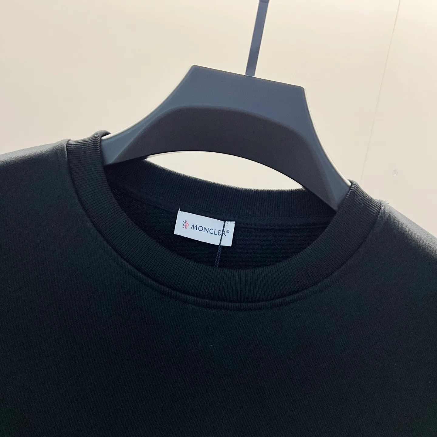 P220 MONCLER/Mask 420g pure cotton round neck sweatshirt, front and back printed letter LOGO logo, arm brand seal craftsmanship, official synchronization, high version, high quality, fashionable personality, versatile trend, pure original quality, original fabric, tag, collar label, washed wheat, complete three standards, color: black, white, gray. Size: XS-L