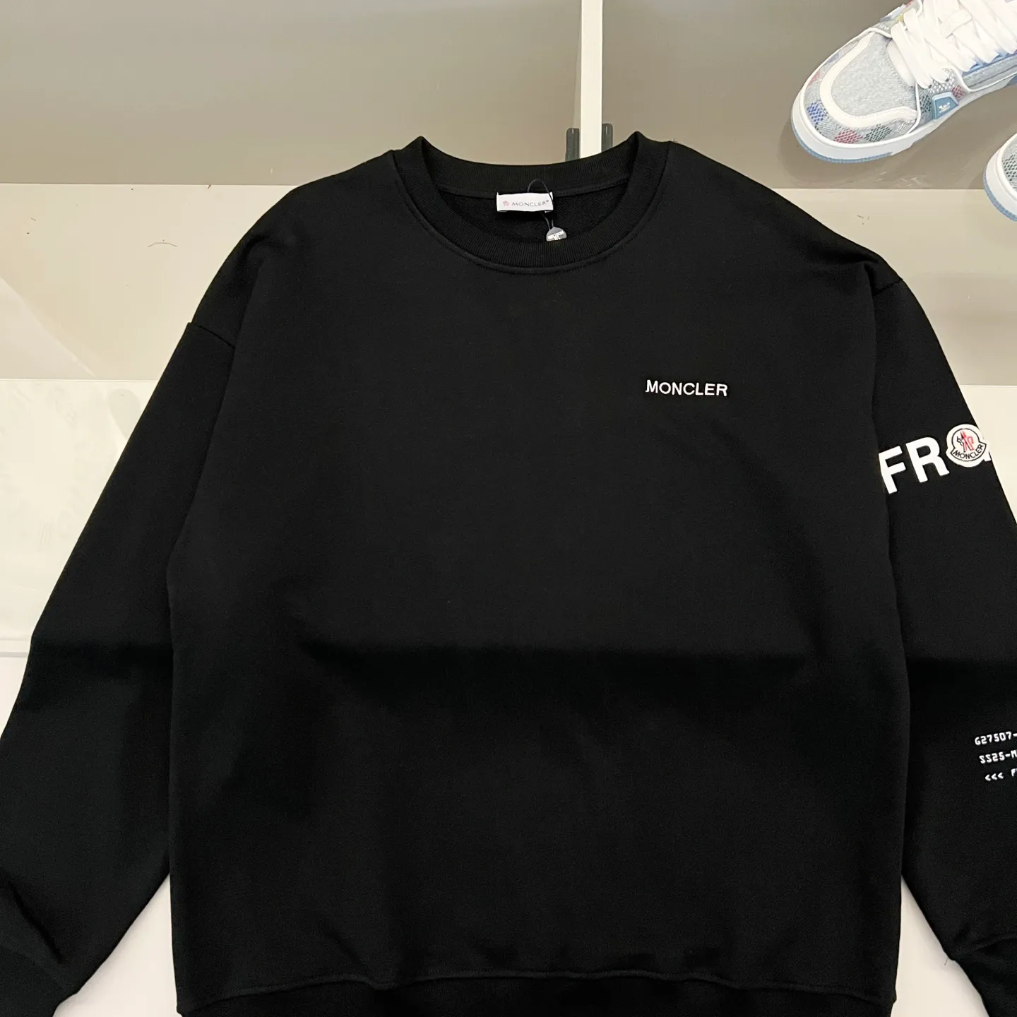 P220 MONCLER/Mask 420g pure cotton round neck sweatshirt, front and back printed letter LOGO logo, arm brand seal craftsmanship, official synchronization, high version, high quality, fashionable personality, versatile trend, pure original quality, original fabric, tag, collar label, washed wheat, complete three standards, color: black, white, gray. Size: XS-L