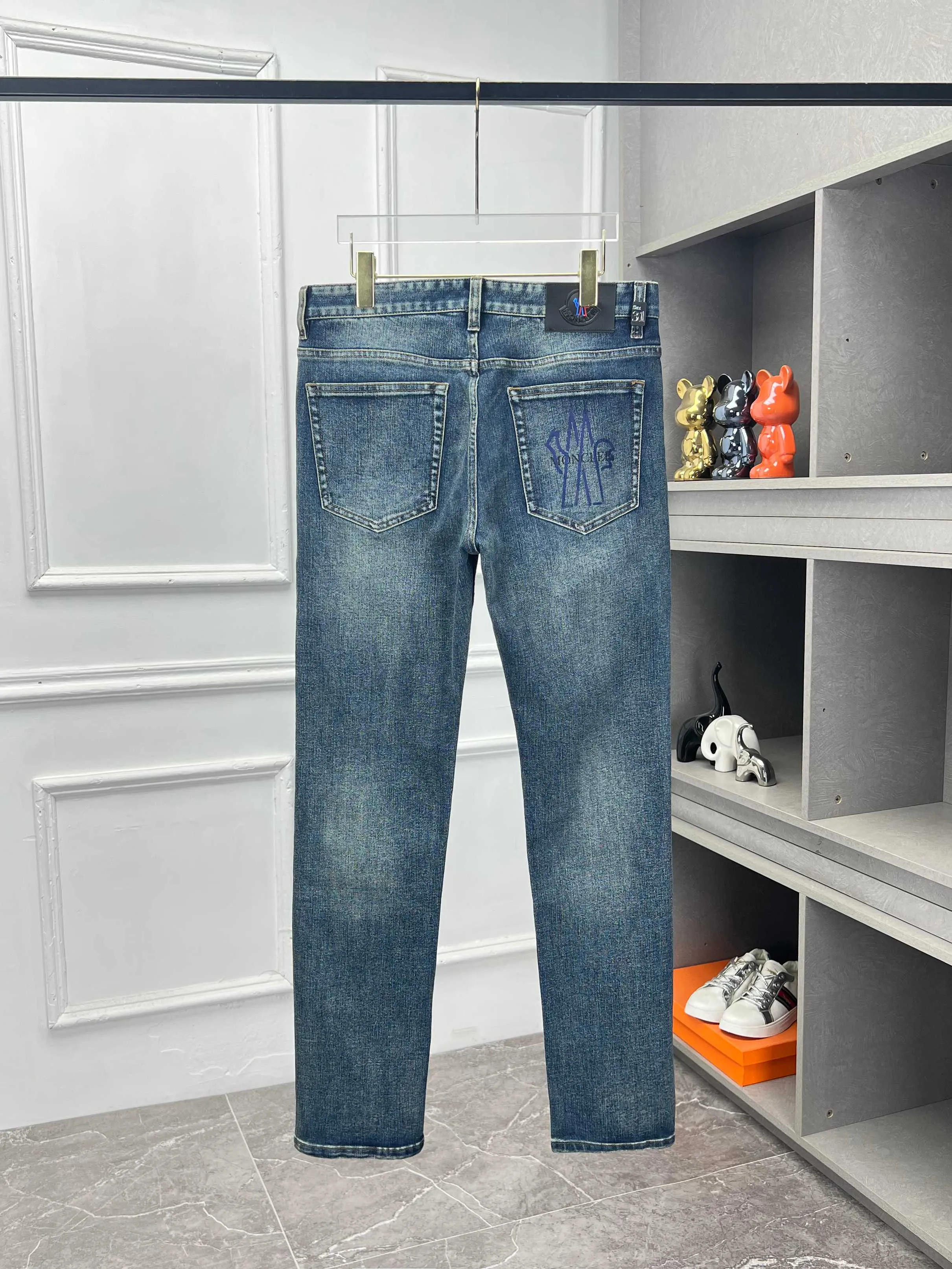 P360 Moncler 🔥🔥🔥The hot new product in autumn and winter, available at counters. The best jeans in physical stores🐂Original 1:1 goods at counters, suitable for all ages. The highest version of European imported fabrics on the market. Comfortable, soft and skin-friendly, the upper body effect is super fashionable and versatile, straight and stylish, a wardrobe must-have! Suitable for any occasion Size: 29-42