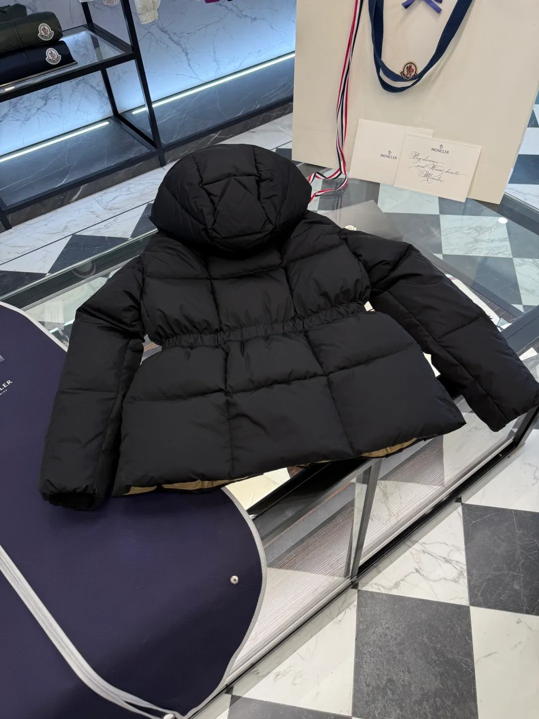 Moncler Agneux (waisted black gold) women's square quilted hooded short down jacket. More details in real photos. P860