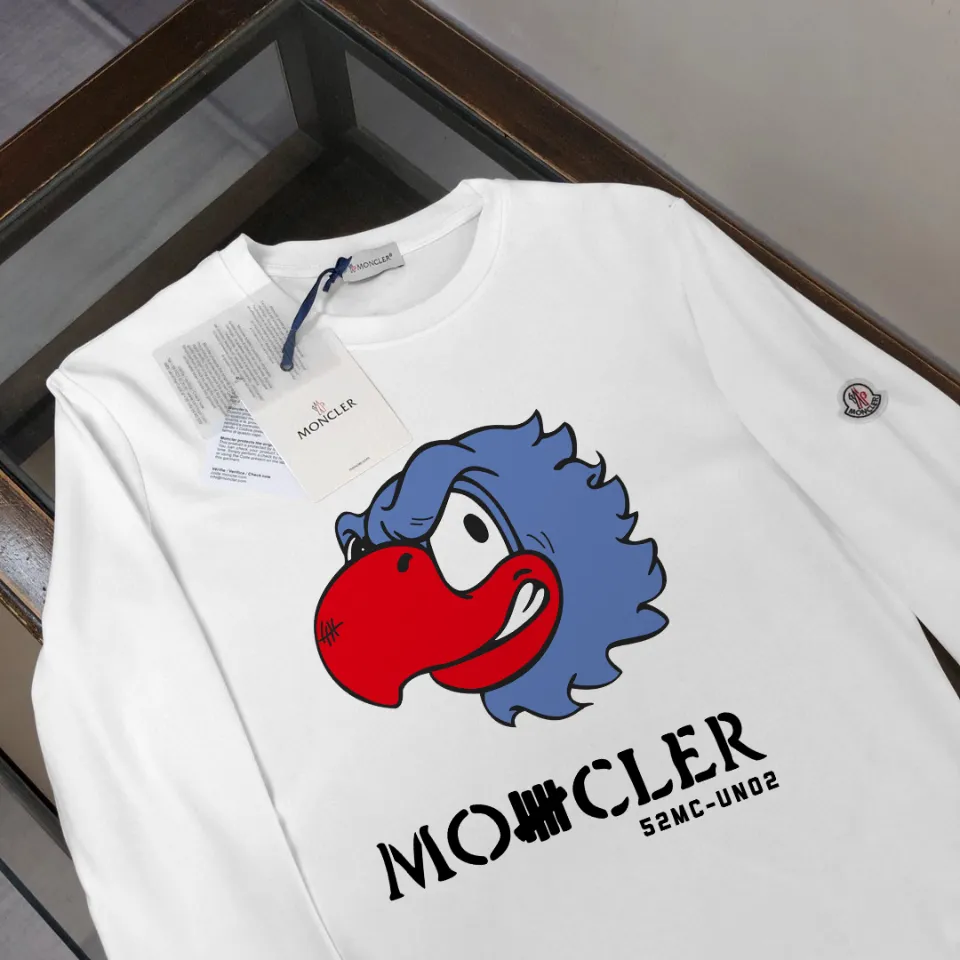 P180, a non-off-the-shelf model, you can trust it. Moncler printed long-sleeved T-shirt, 240g breathable cotton fabric, very soft and comfortable texture, does not shrink, does not deform, does not ball), can be worn alone as a base layer. Original customized accessories, collar label, care mark, hangtag, packaging (perfect details) Color: White Black Size: XS S M L